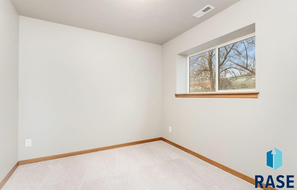6825 W 5th St Street, Sioux Falls, New Jersey image 4