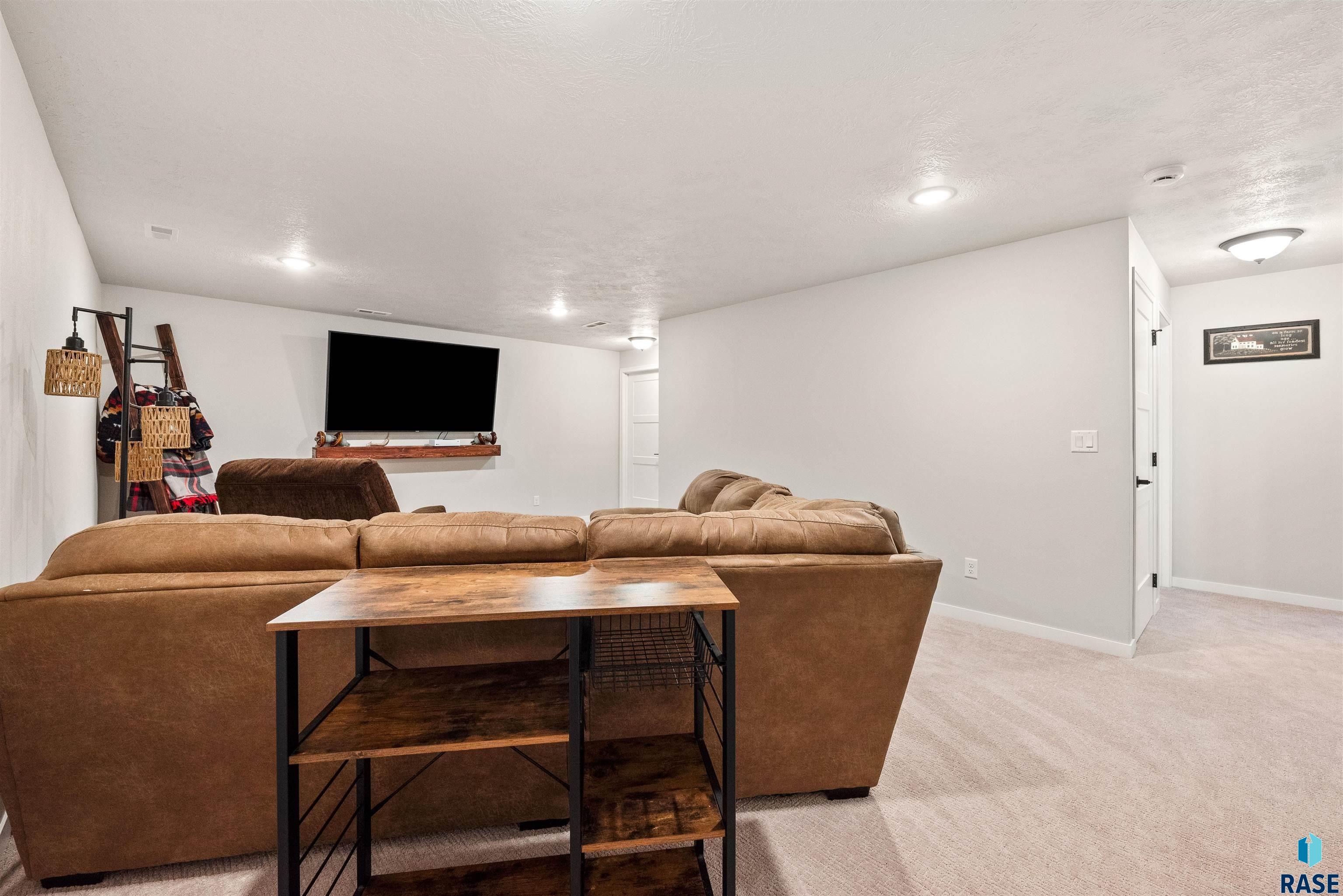 812 Sarah C Cir Circle, Garretson, New Jersey image 19