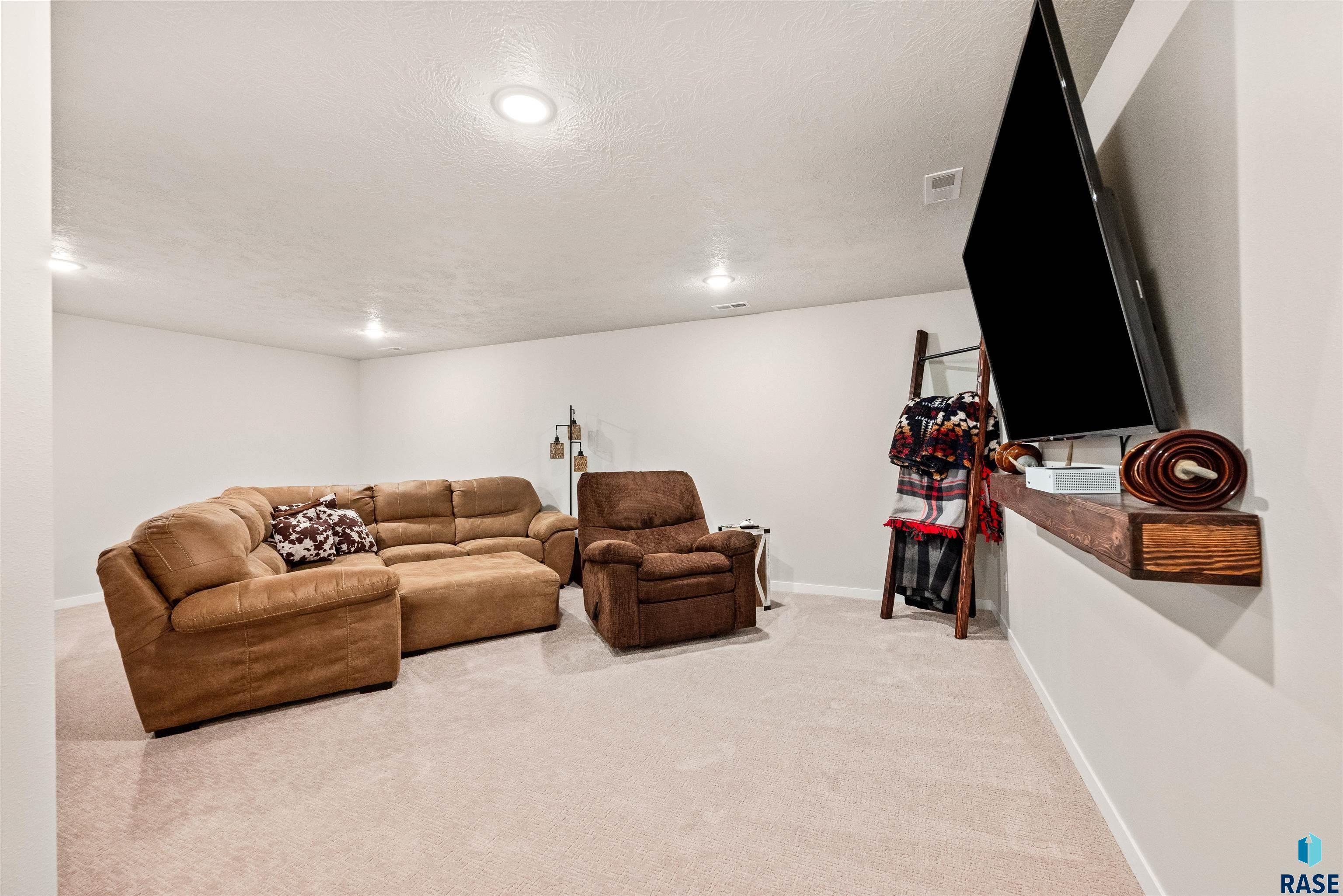 812 Sarah C Cir Circle, Garretson, New Jersey image 20