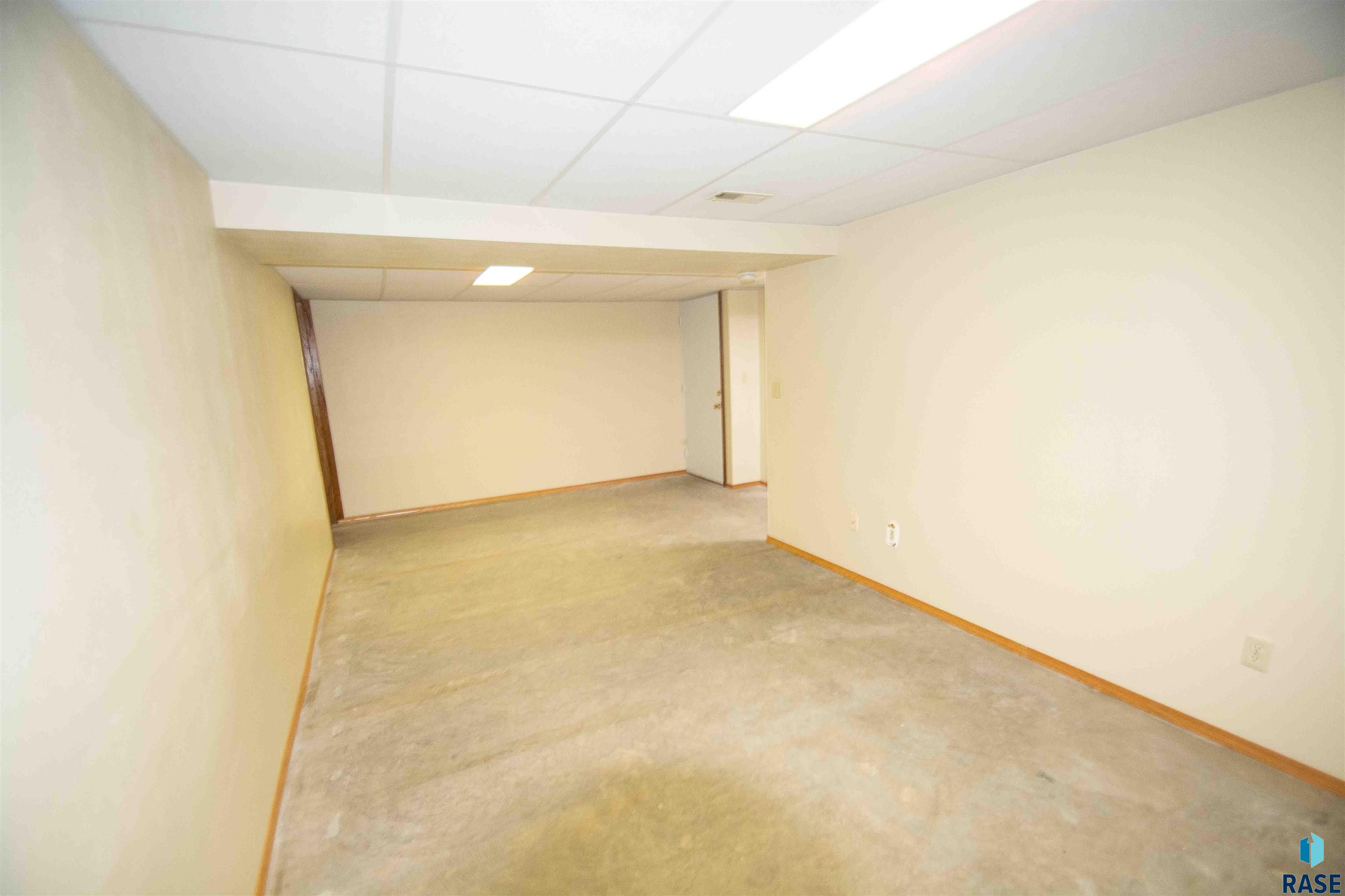 Sioux Falls, South Dakota 57104, United States, 2 Bedrooms Bedrooms, ,1 BathroomBathrooms,Residential,Contingent,34011