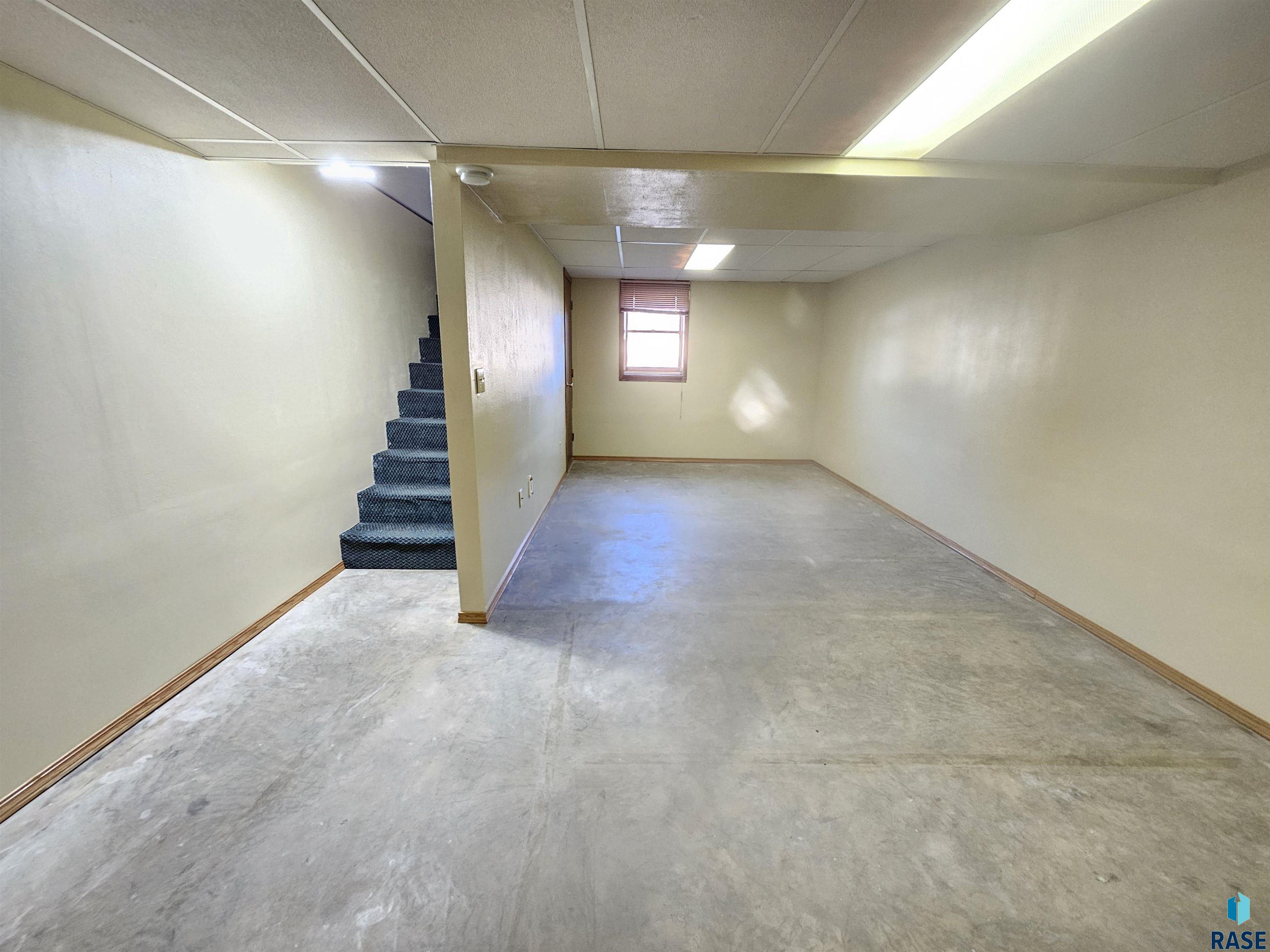 Sioux Falls, South Dakota 57104, United States, 2 Bedrooms Bedrooms, ,1 BathroomBathrooms,Residential,Contingent,34011