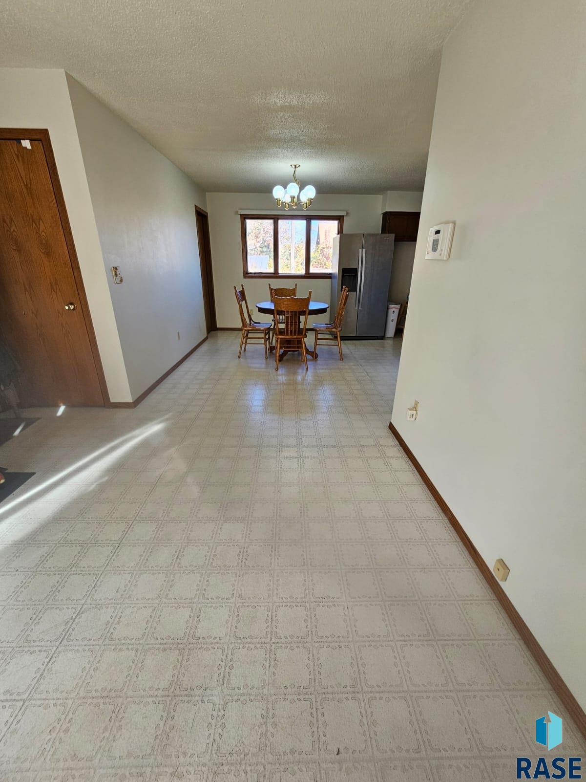 Sioux Falls, South Dakota 57104, United States, 2 Bedrooms Bedrooms, ,1 BathroomBathrooms,Residential,Contingent,34011