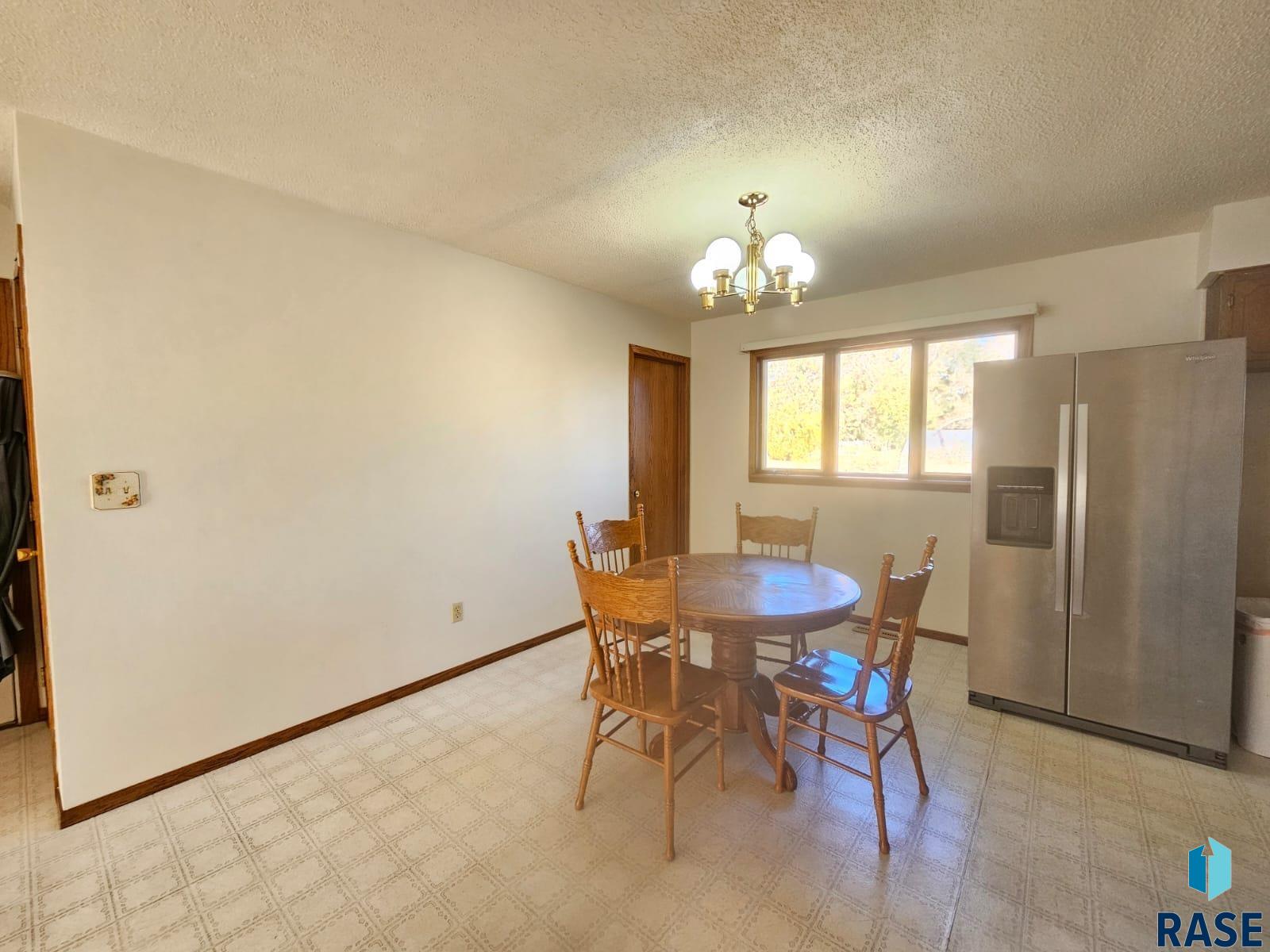 Sioux Falls, South Dakota 57104, United States, 2 Bedrooms Bedrooms, ,1 BathroomBathrooms,Residential,Contingent,34011