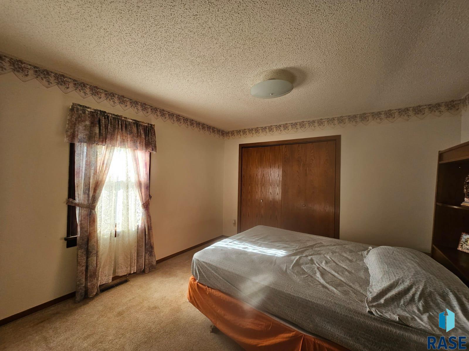 Sioux Falls, South Dakota 57104, United States, 2 Bedrooms Bedrooms, ,1 BathroomBathrooms,Residential,Contingent,34011