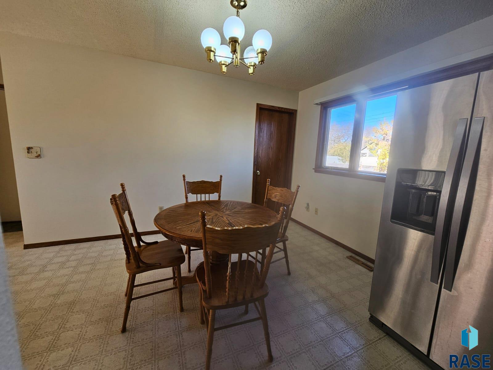 Sioux Falls, South Dakota 57104, United States, 2 Bedrooms Bedrooms, ,1 BathroomBathrooms,Residential,Contingent,34011