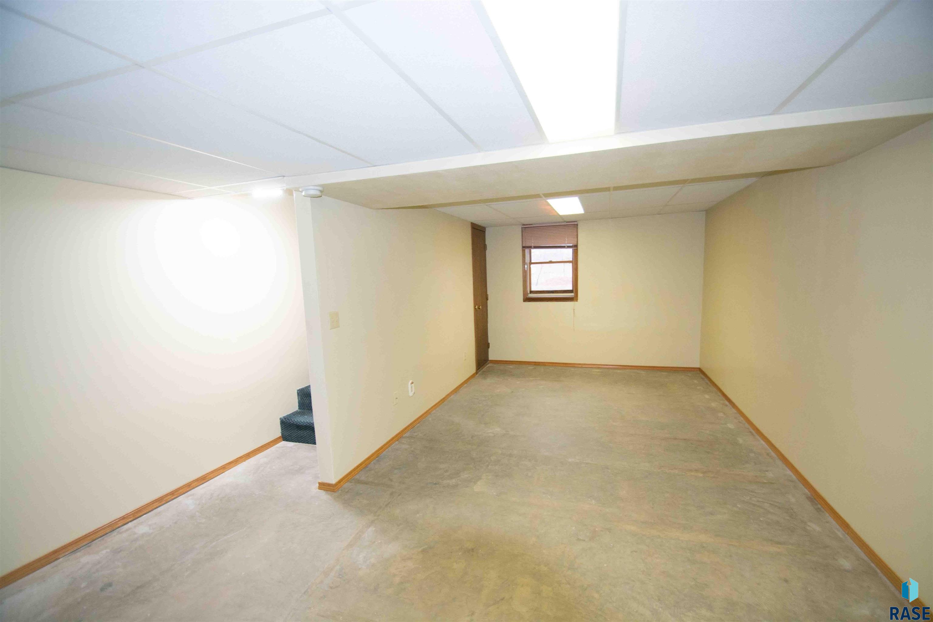 Sioux Falls, South Dakota 57104, United States, 2 Bedrooms Bedrooms, ,1 BathroomBathrooms,Residential,Contingent,34011