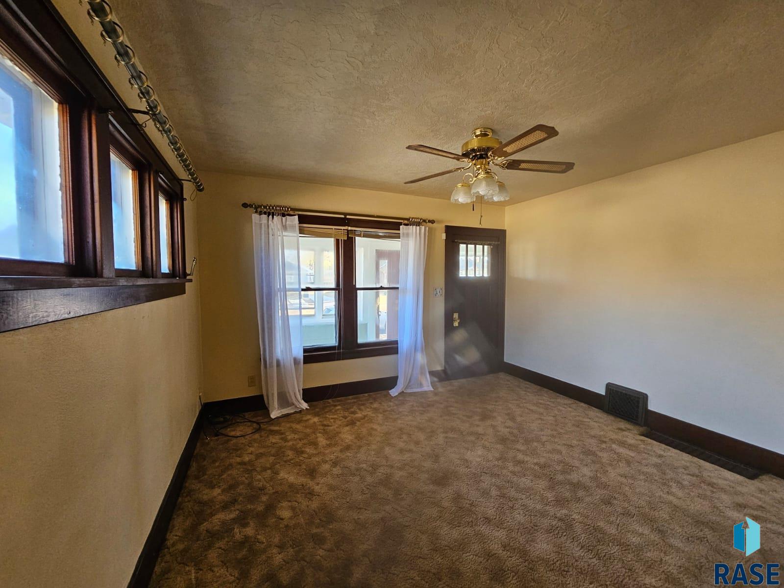 Sioux Falls, South Dakota 57104, United States, 2 Bedrooms Bedrooms, ,1 BathroomBathrooms,Residential,Contingent,34011