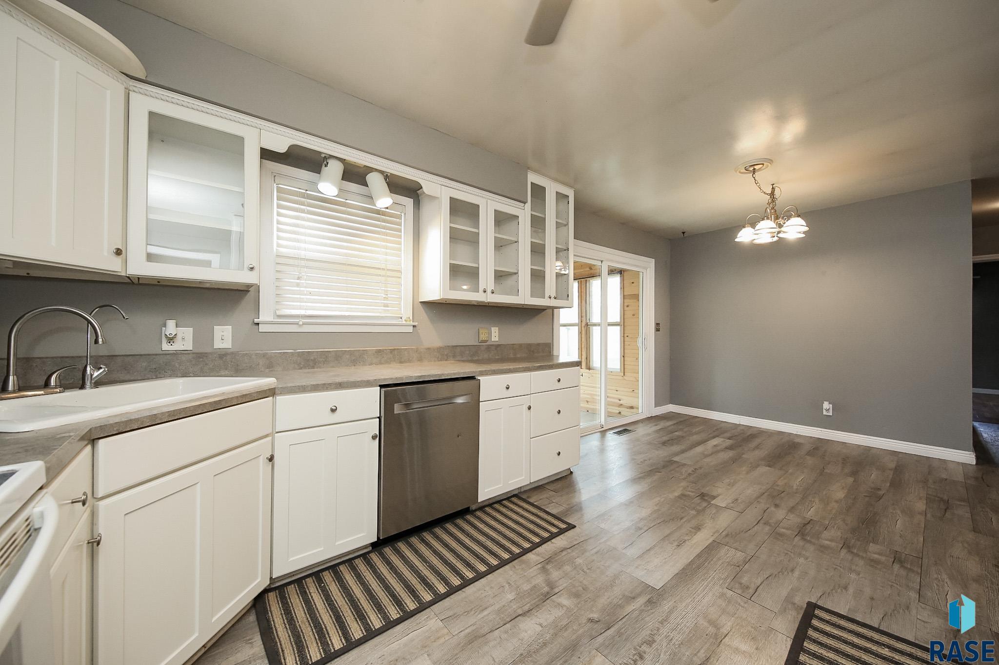 Tea, South Dakota 57064, United States, 4 Bedrooms Bedrooms, ,2 BathroomsBathrooms,Residential,Active,125104