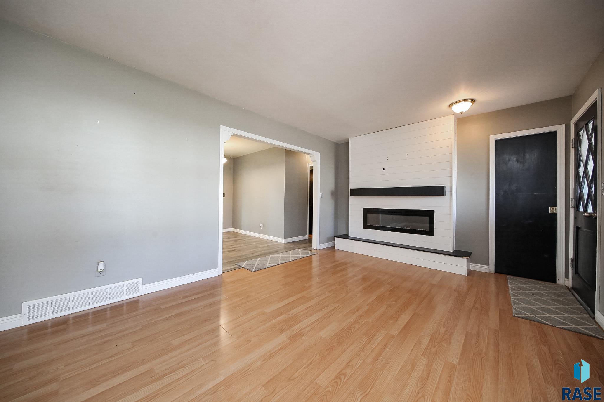 Tea, South Dakota 57064, United States, 4 Bedrooms Bedrooms, ,2 BathroomsBathrooms,Residential,Active,125104