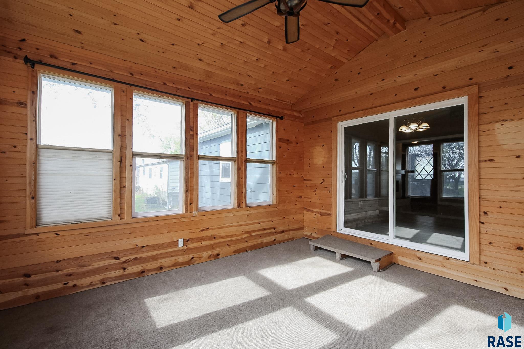 Tea, South Dakota 57064, United States, 4 Bedrooms Bedrooms, ,2 BathroomsBathrooms,Residential,Active,125104