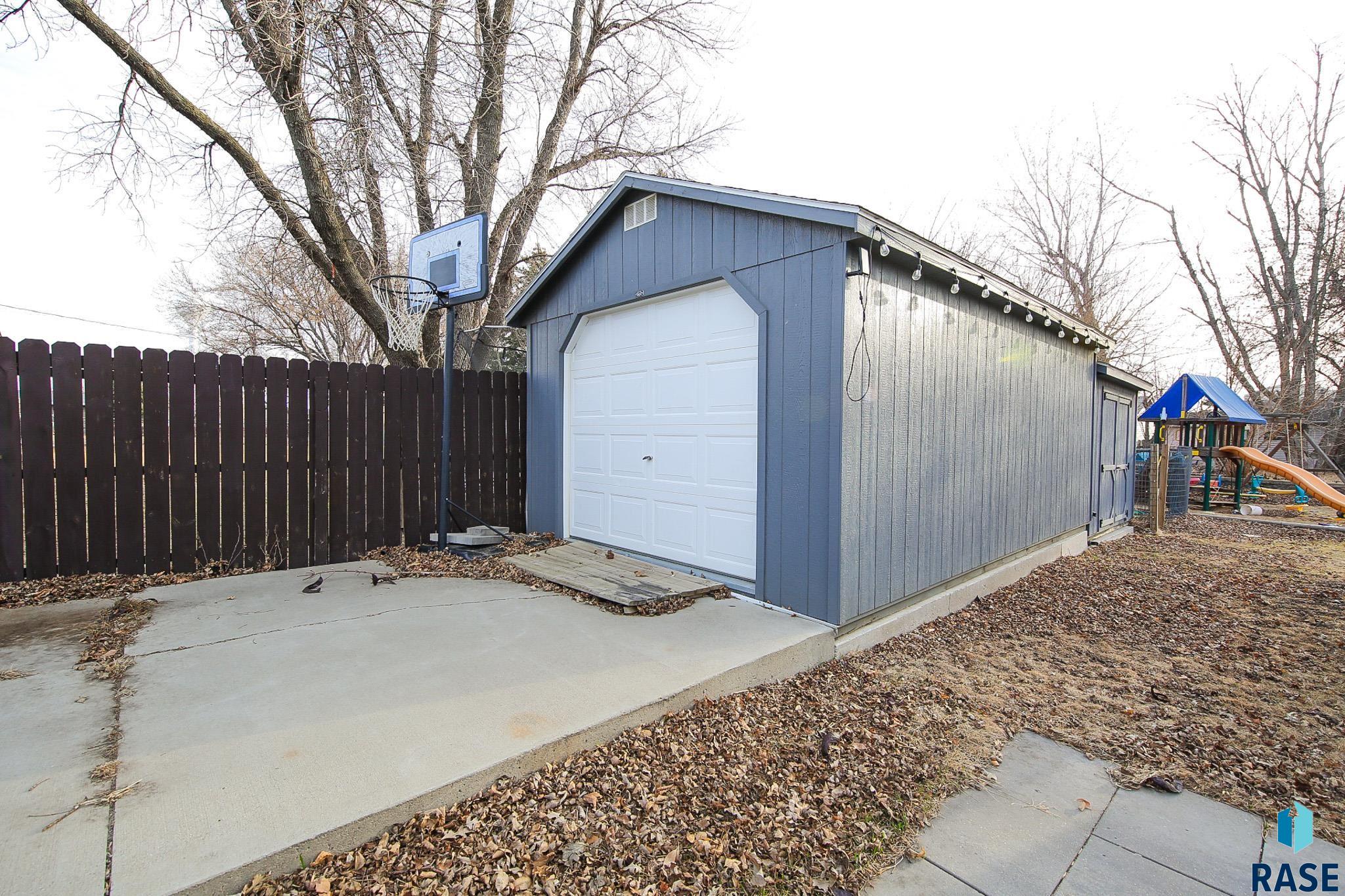 Tea, South Dakota 57064, United States, 4 Bedrooms Bedrooms, ,2 BathroomsBathrooms,Residential,Active,125104