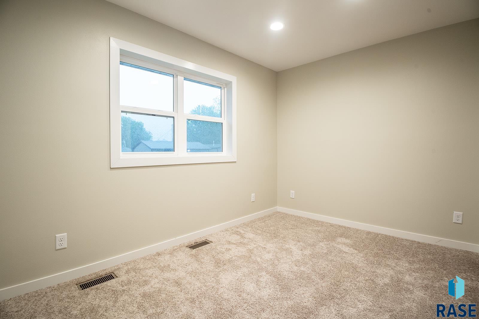 105 W Kluckholm St Street, Montrose, New Jersey image 7
