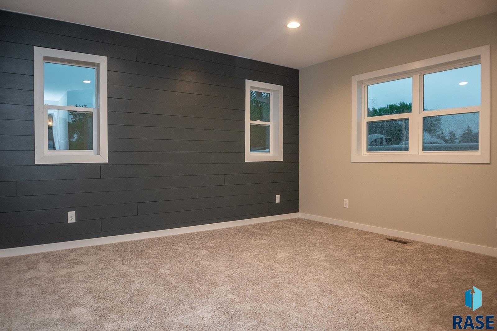 105 W Kluckholm St Street, Montrose, New Jersey image 2