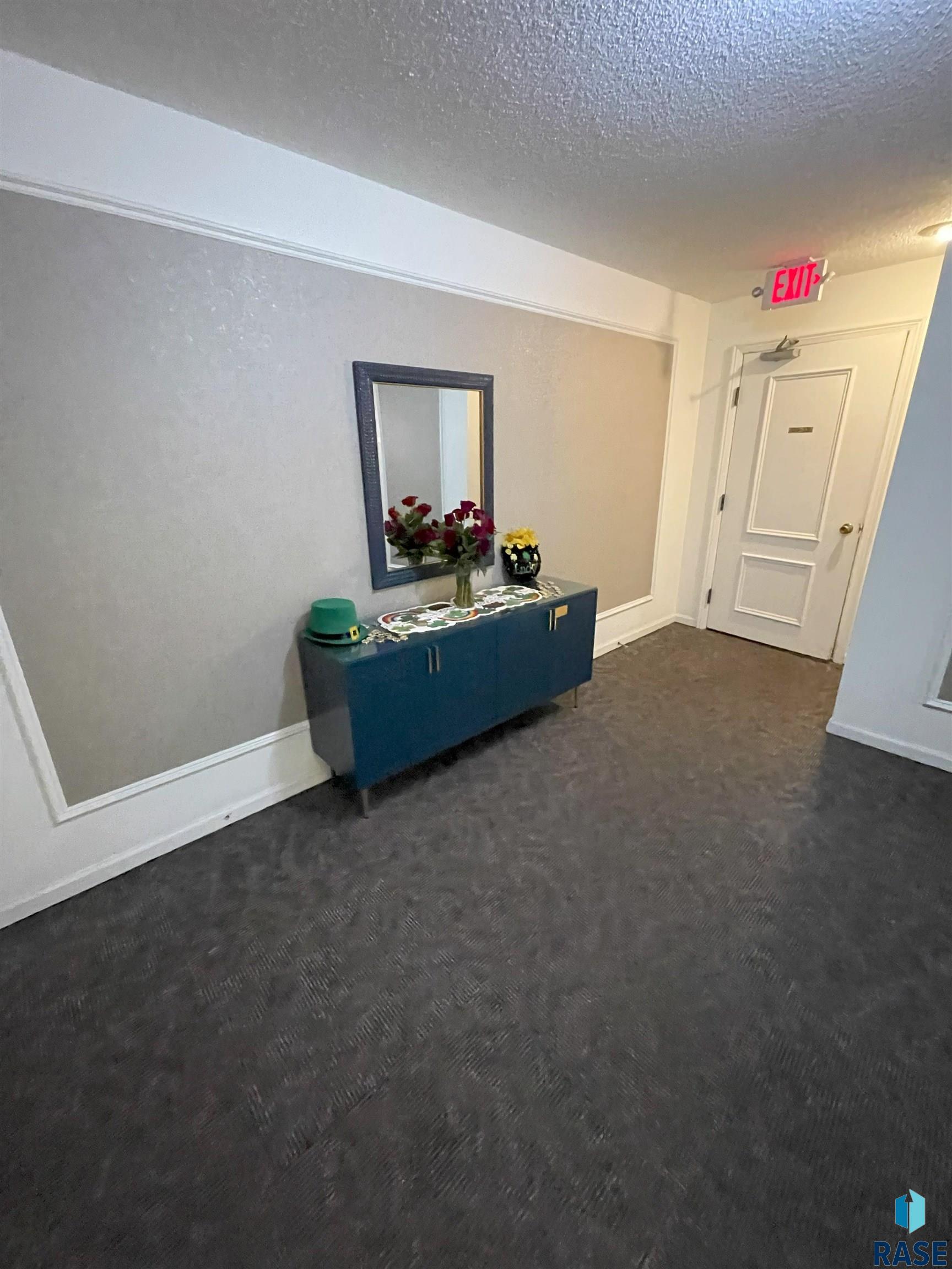 Sioux Falls, South Dakota 57105, United States, ,1 BathroomBathrooms,Residential,Contingent,77153