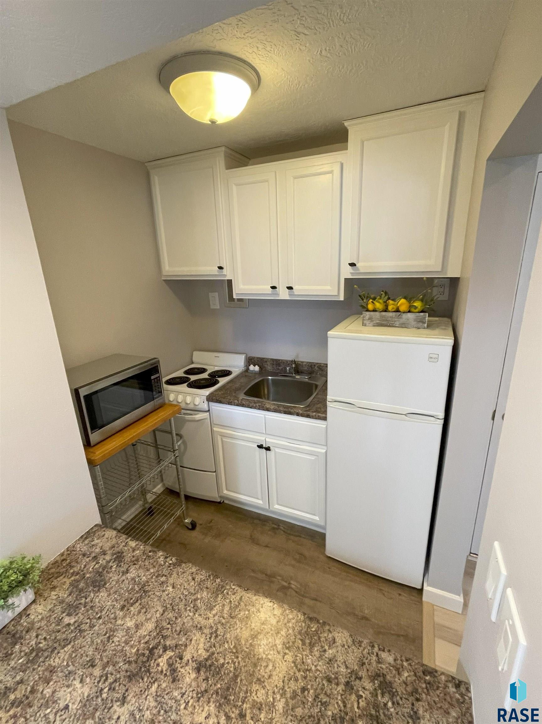 Sioux Falls, South Dakota 57105, United States, ,1 BathroomBathrooms,Residential,Contingent,77153