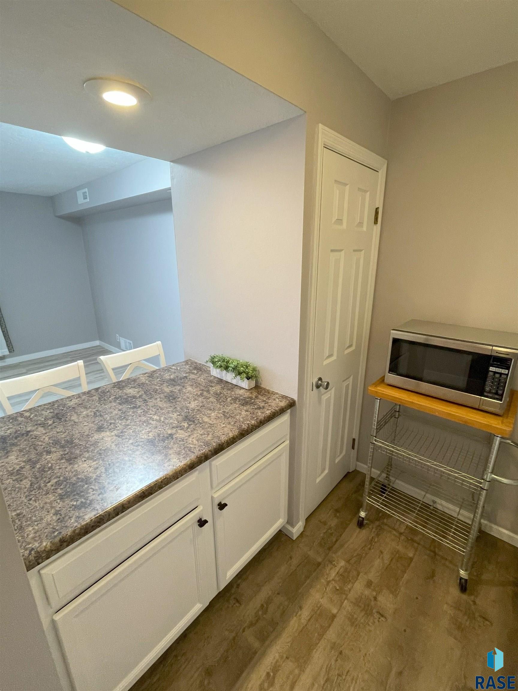 Sioux Falls, South Dakota 57105, United States, ,1 BathroomBathrooms,Residential,Contingent,77153