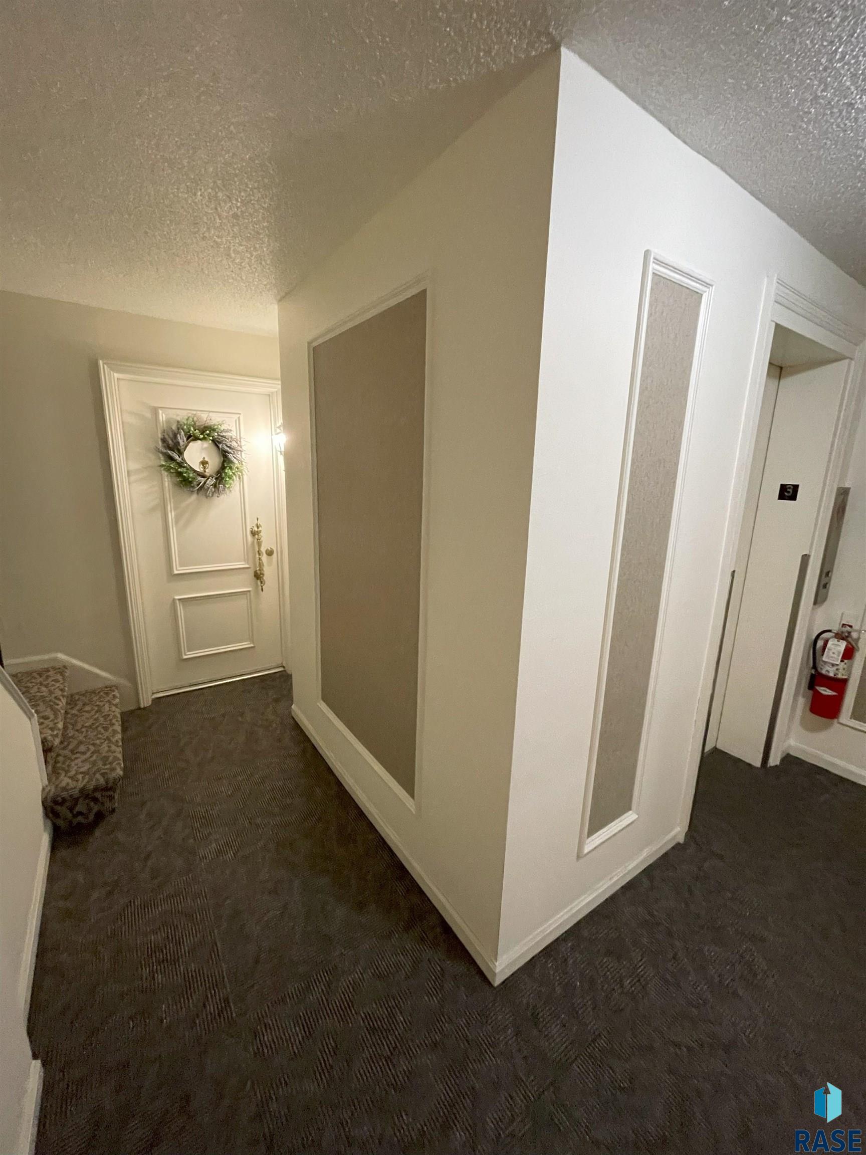 Sioux Falls, South Dakota 57105, United States, ,1 BathroomBathrooms,Residential,Contingent,77153