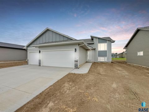 Photo of 6845 W Viola Ct, Sioux Falls, SD 57107 (MLS # 22502583)