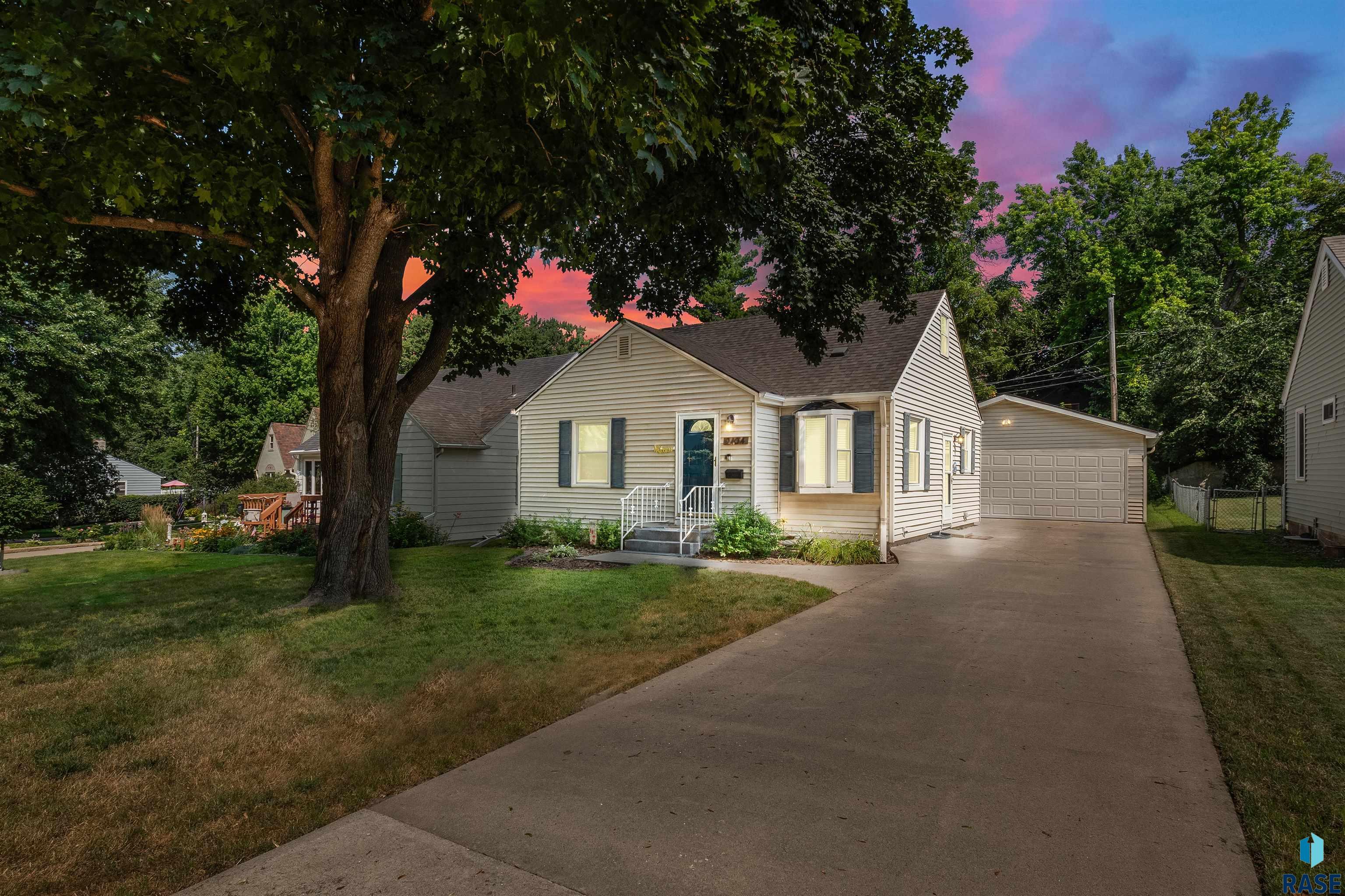 2104 W 19th St Street, Sioux Falls, South Dakota image 2