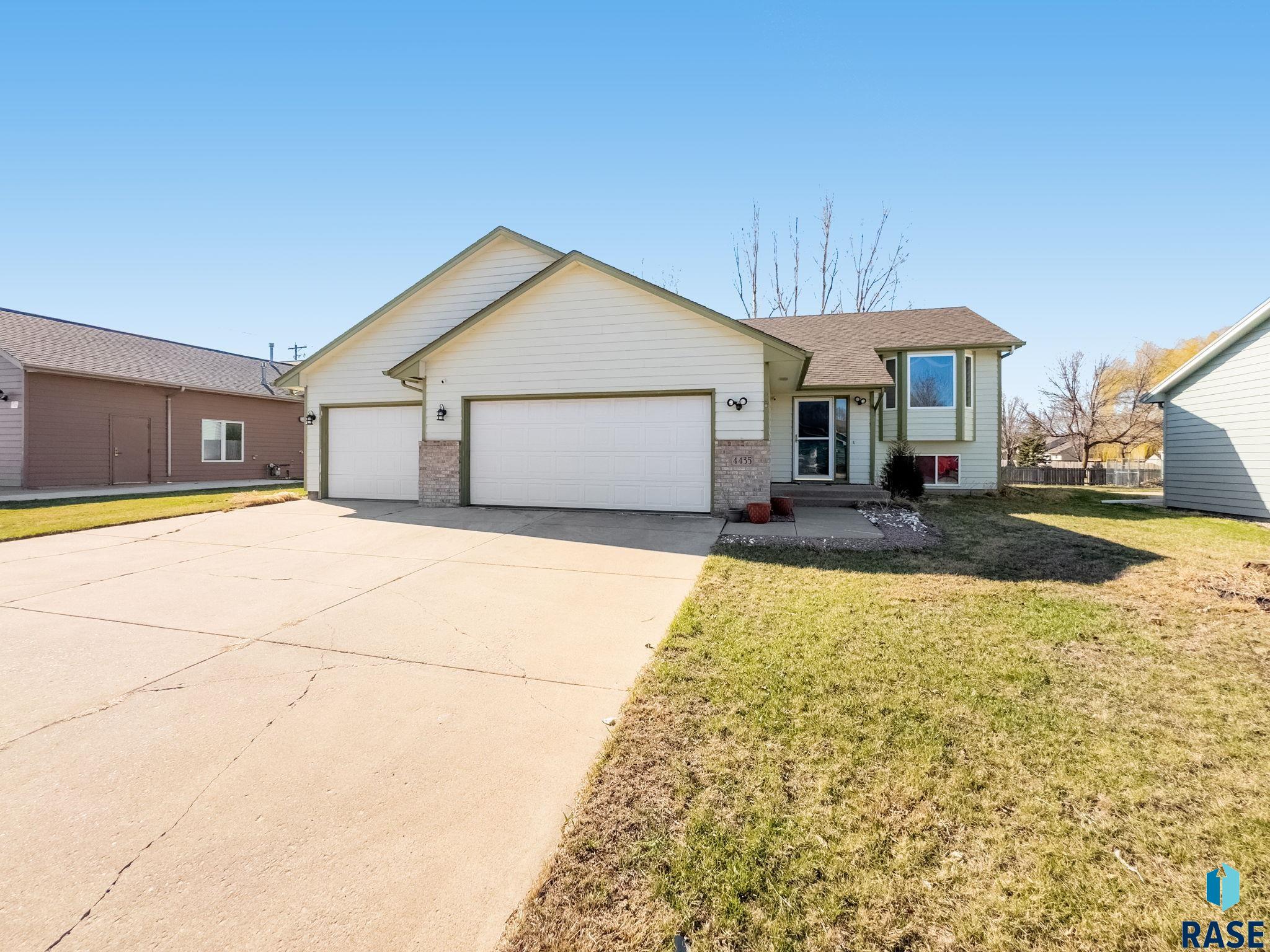 4435 E 38th St Street, Sioux Falls, South Dakota image 1