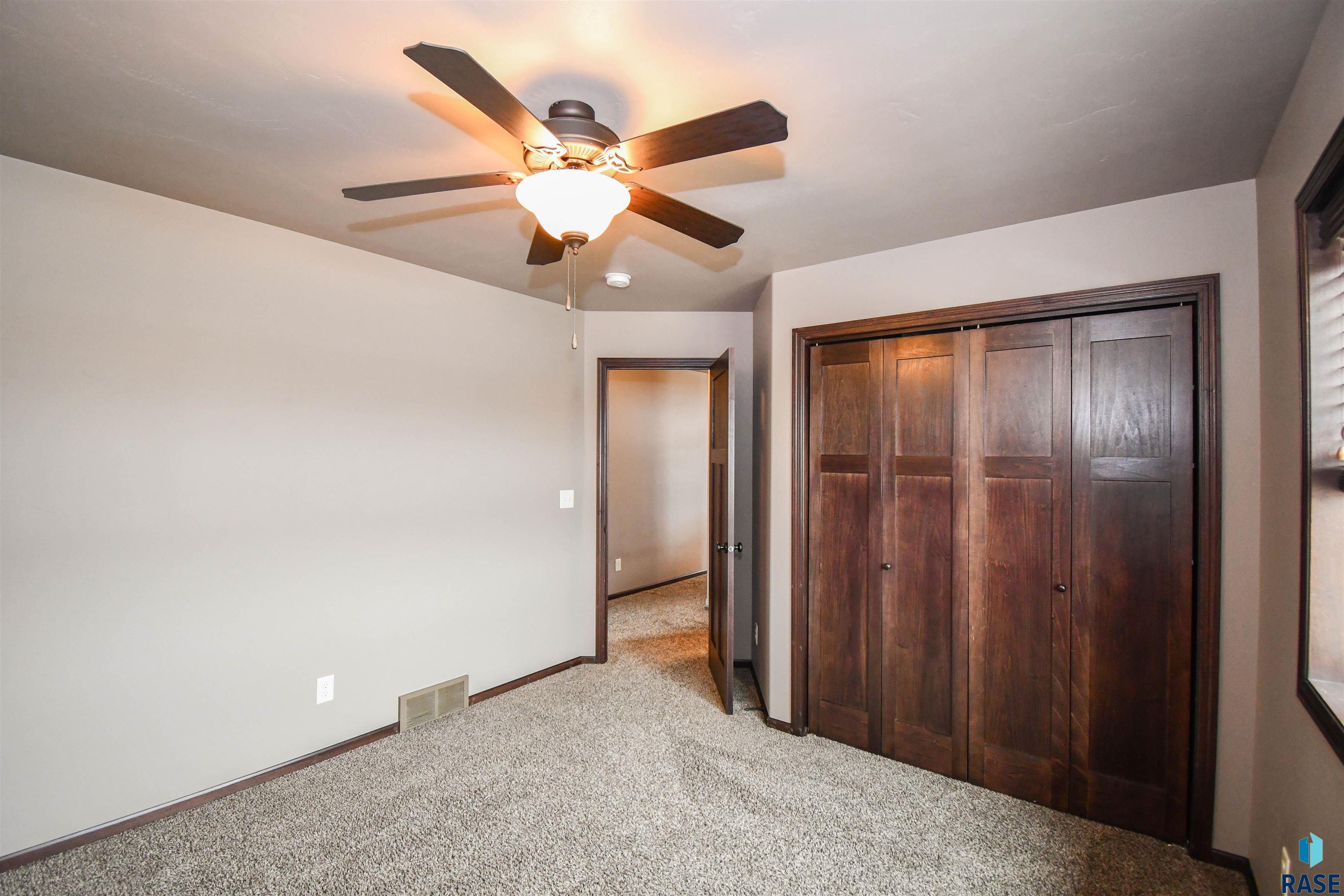 Sioux Falls, South Dakota 57110, United States, 4 Bedrooms Bedrooms, ,3 BathroomsBathrooms,Residential,Pending,101259