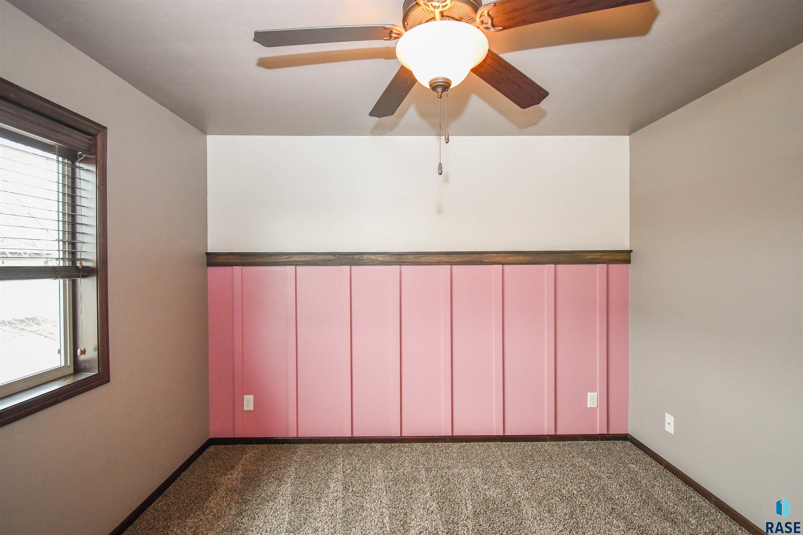 Sioux Falls, South Dakota 57110, United States, 4 Bedrooms Bedrooms, ,3 BathroomsBathrooms,Residential,Pending,101259