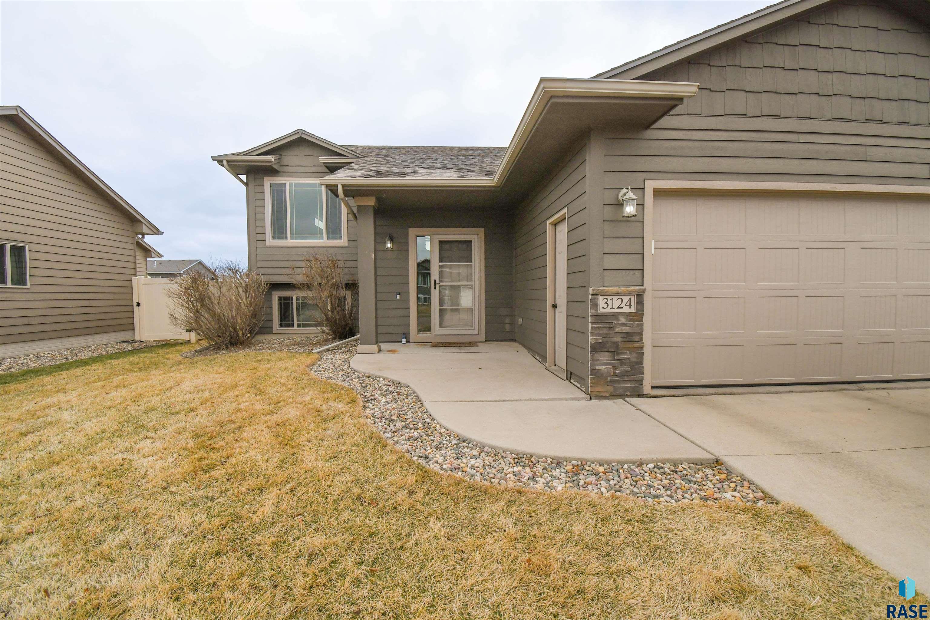 Sioux Falls, South Dakota 57110, United States, 4 Bedrooms Bedrooms, ,3 BathroomsBathrooms,Residential,Pending,101259