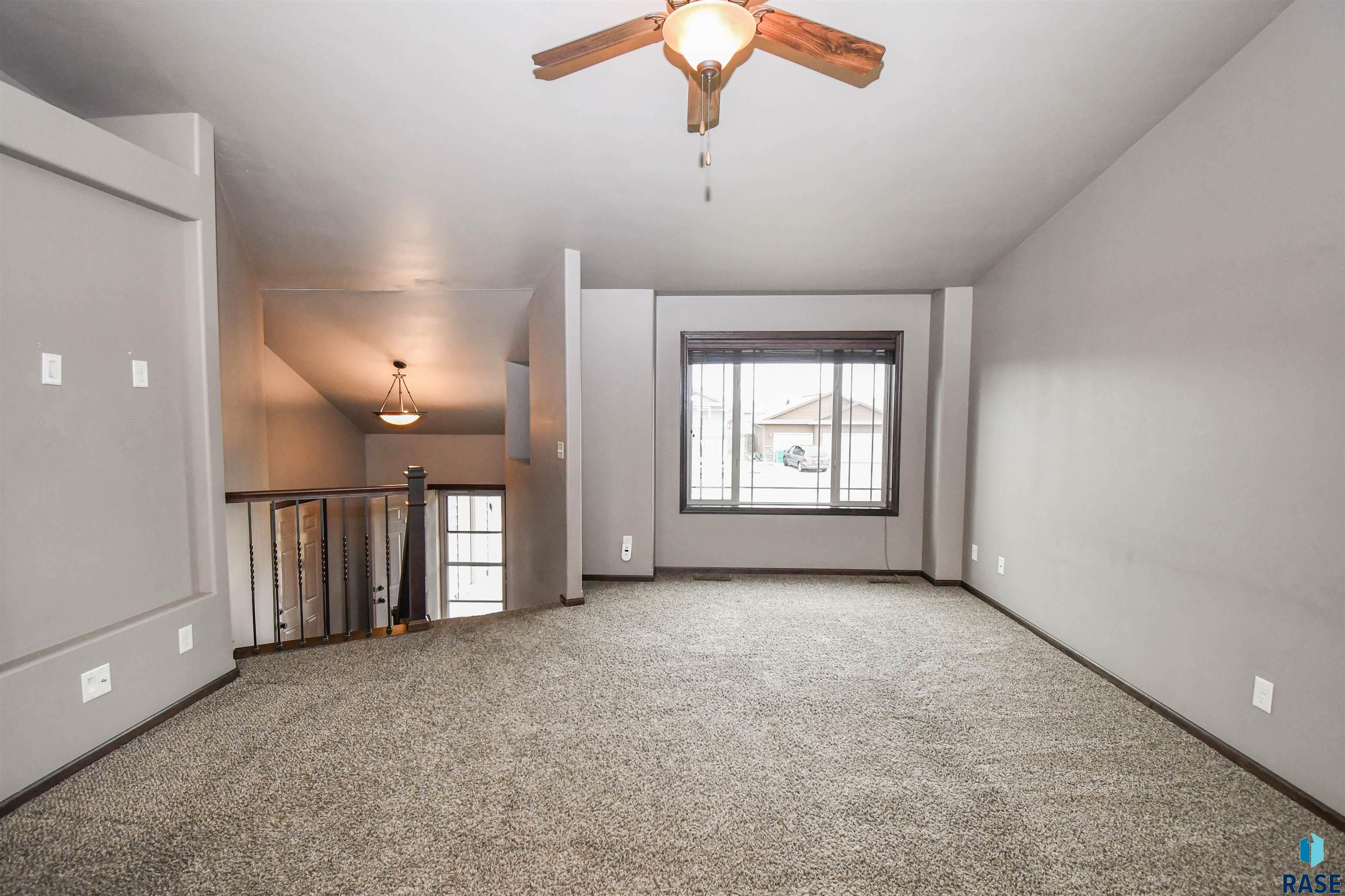 Sioux Falls, South Dakota 57110, United States, 4 Bedrooms Bedrooms, ,3 BathroomsBathrooms,Residential,Pending,101259