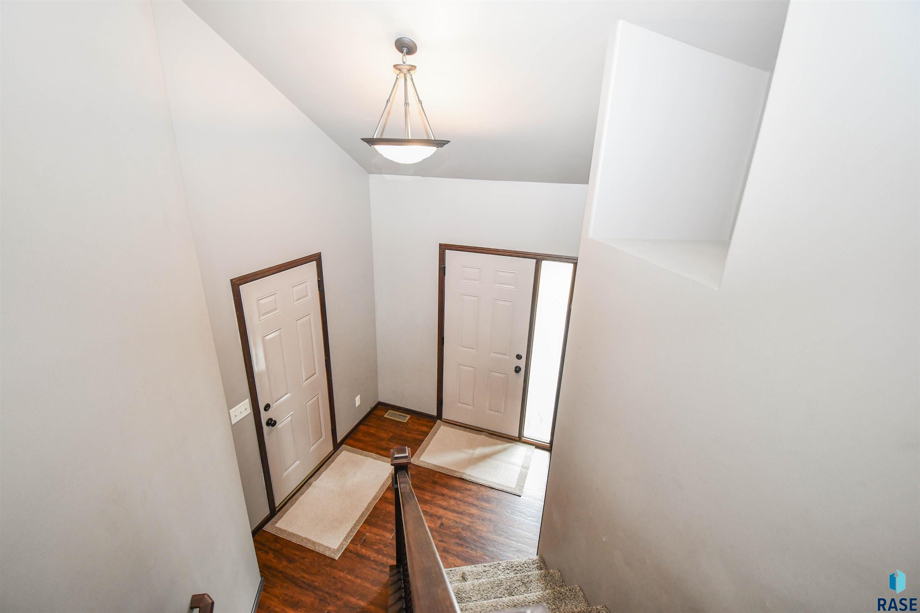 Sioux Falls, South Dakota 57110, United States, 4 Bedrooms Bedrooms, ,3 BathroomsBathrooms,Residential,Pending,101259