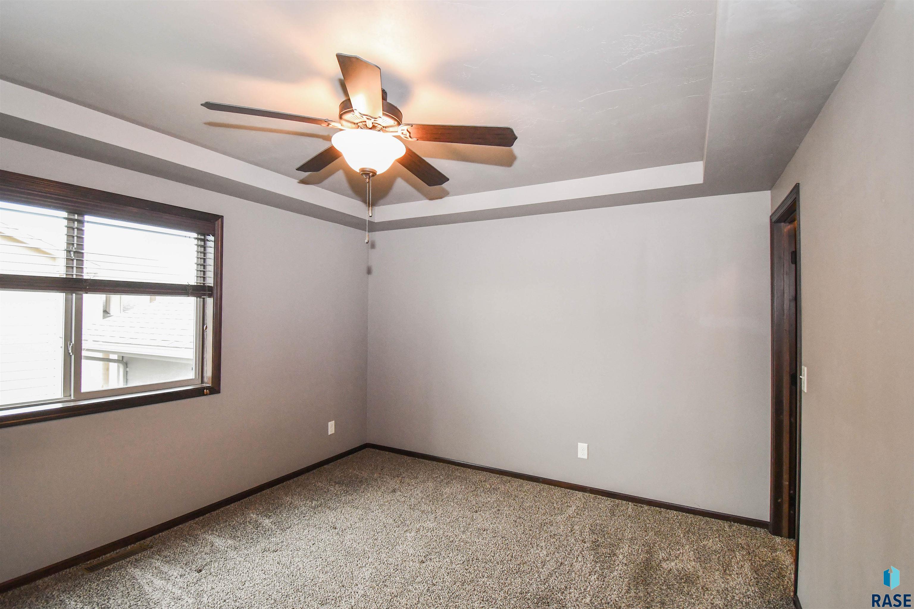 Sioux Falls, South Dakota 57110, United States, 4 Bedrooms Bedrooms, ,3 BathroomsBathrooms,Residential,Pending,101259