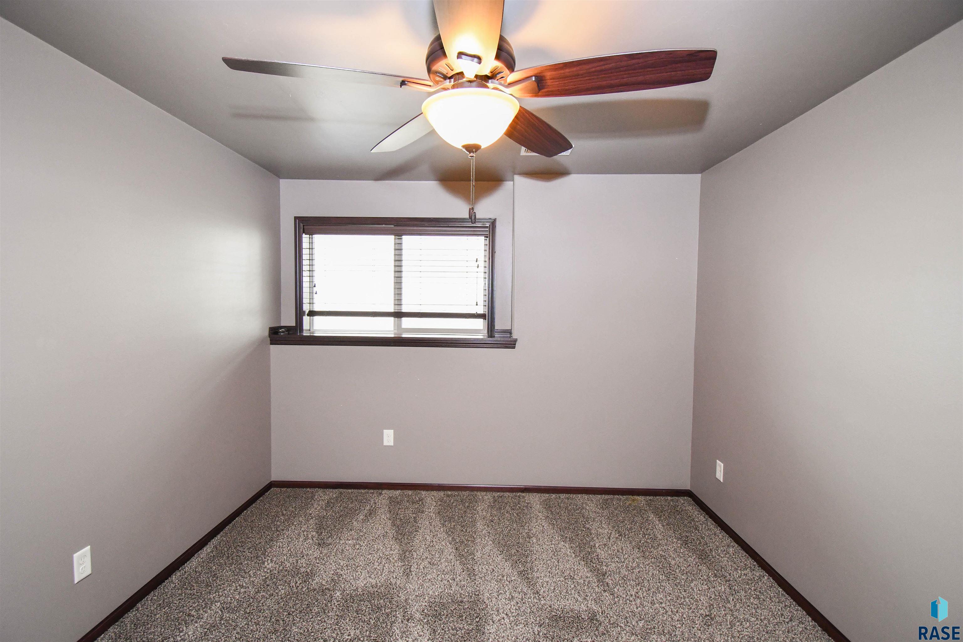 Sioux Falls, South Dakota 57110, United States, 4 Bedrooms Bedrooms, ,3 BathroomsBathrooms,Residential,Pending,101259