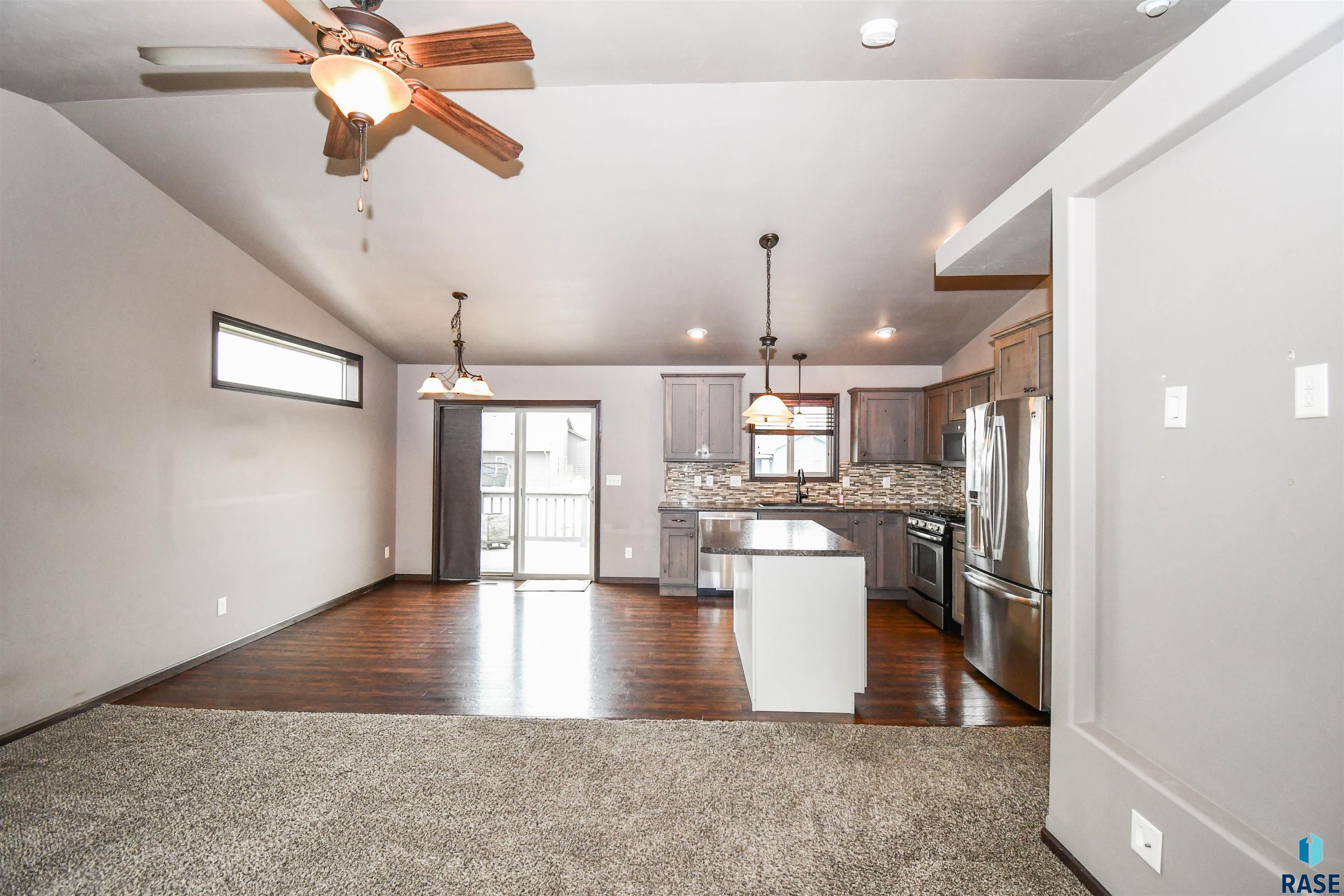 Sioux Falls, South Dakota 57110, United States, 4 Bedrooms Bedrooms, ,3 BathroomsBathrooms,Residential,Pending,101259