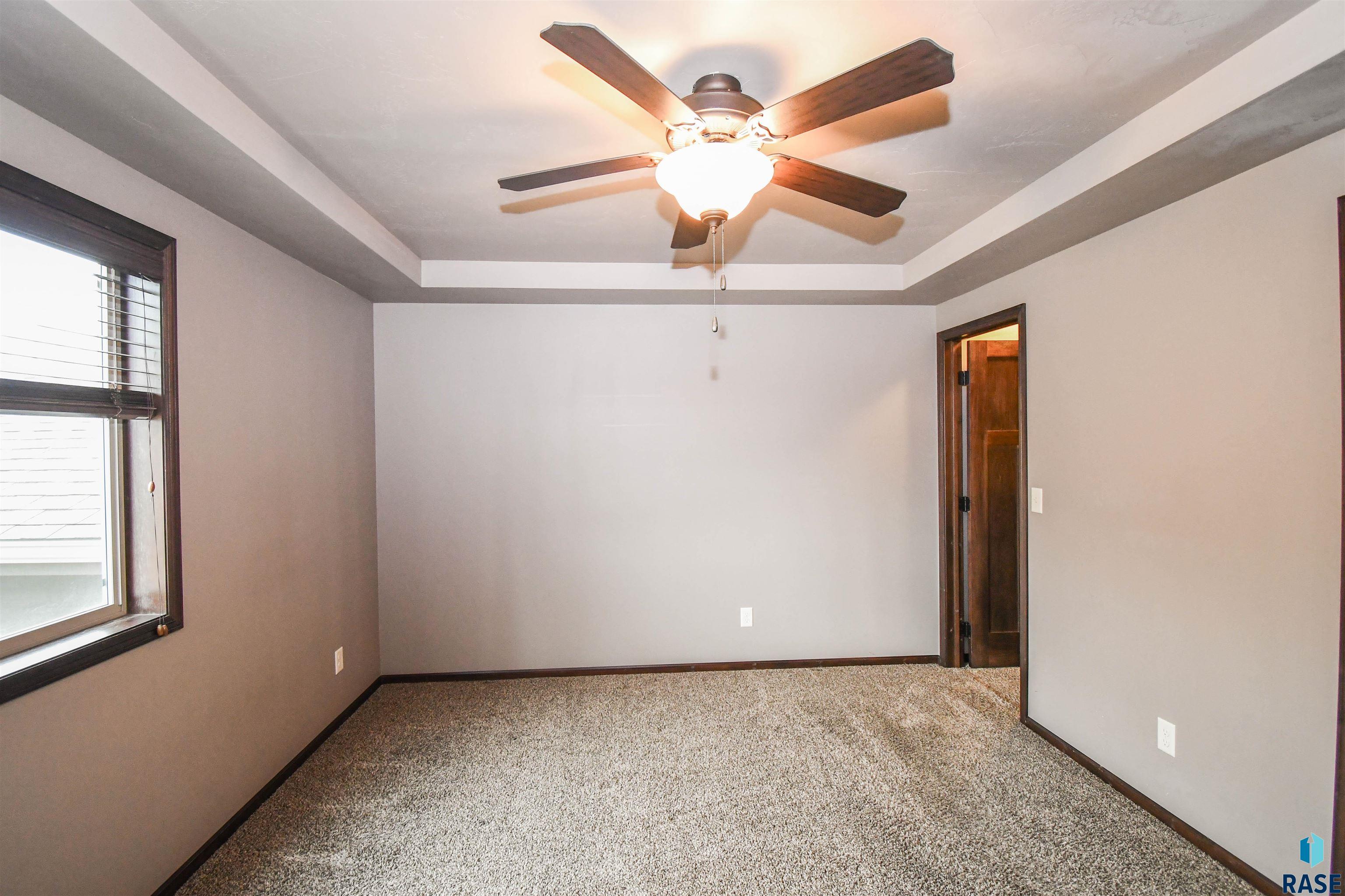 Sioux Falls, South Dakota 57110, United States, 4 Bedrooms Bedrooms, ,3 BathroomsBathrooms,Residential,Pending,101259