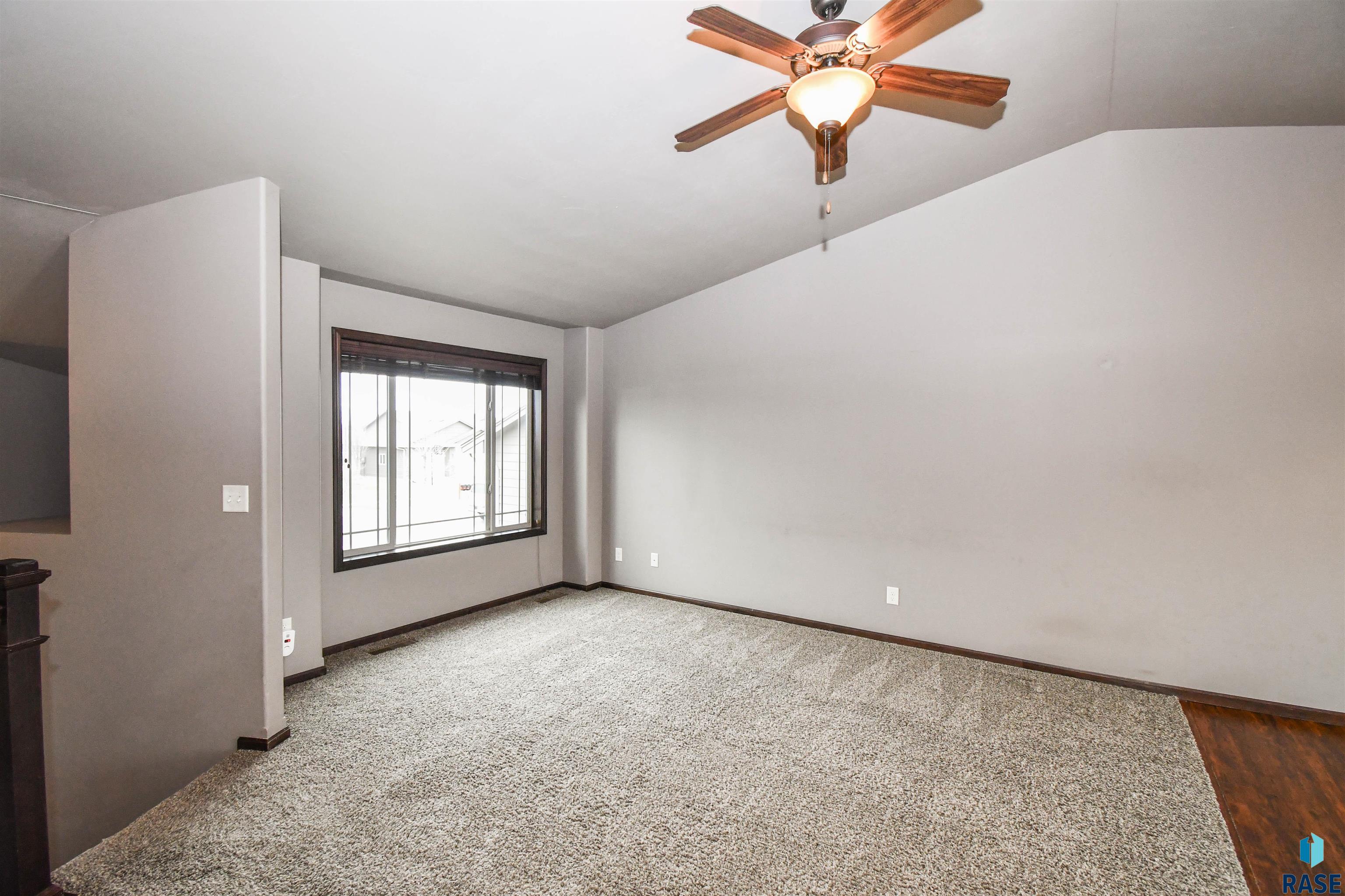 Sioux Falls, South Dakota 57110, United States, 4 Bedrooms Bedrooms, ,3 BathroomsBathrooms,Residential,Pending,101259