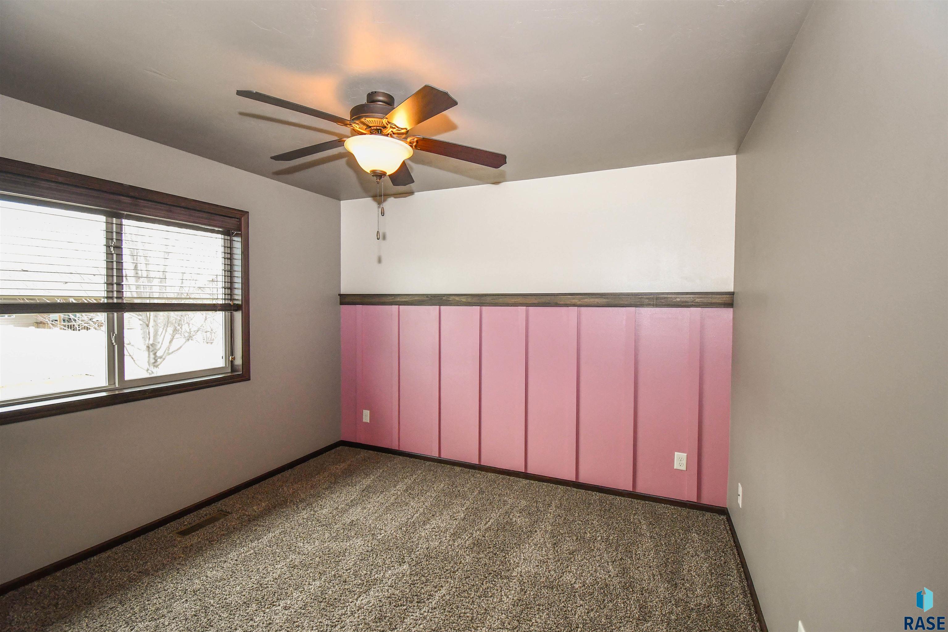 Sioux Falls, South Dakota 57110, United States, 4 Bedrooms Bedrooms, ,3 BathroomsBathrooms,Residential,Pending,101259