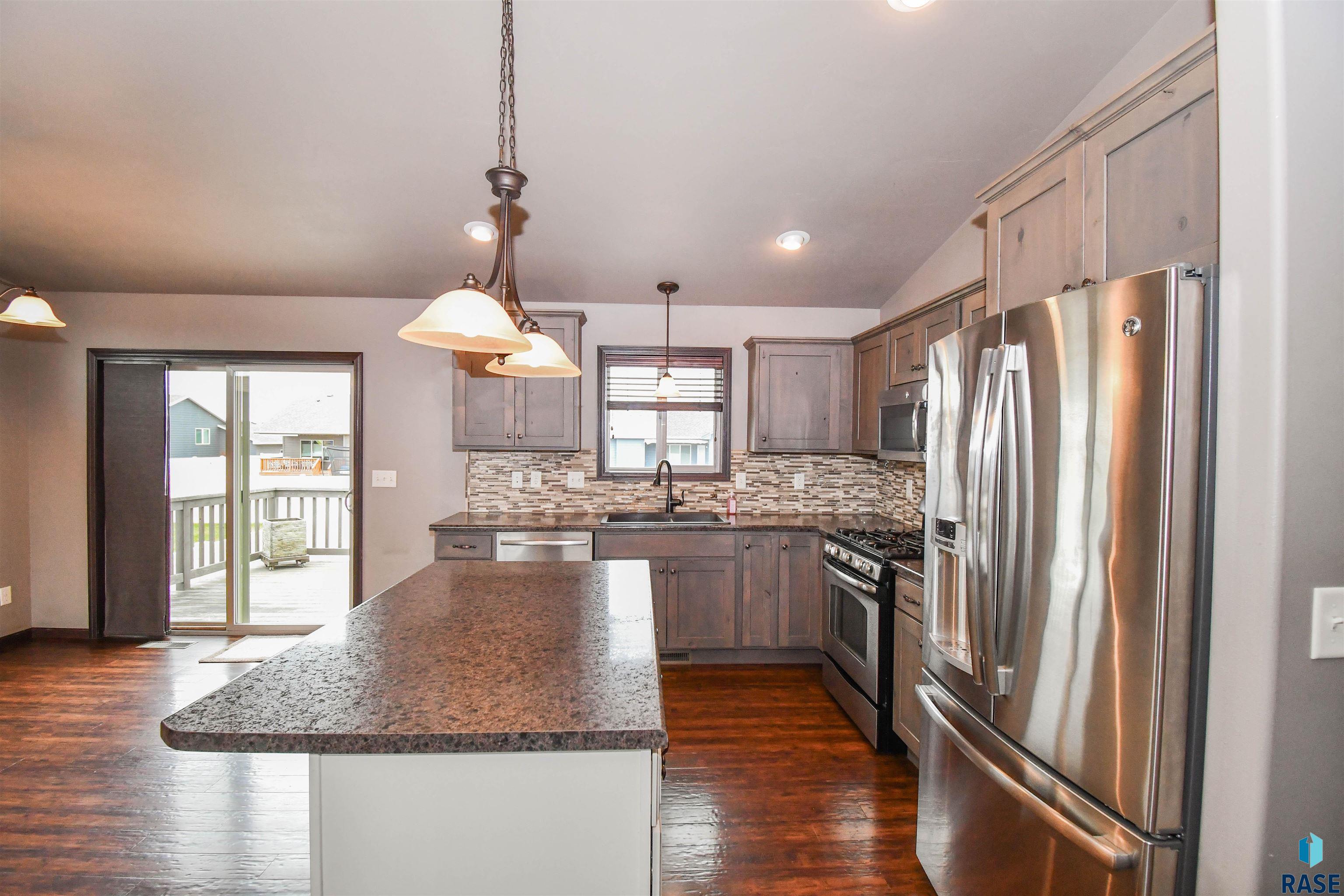 Sioux Falls, South Dakota 57110, United States, 4 Bedrooms Bedrooms, ,3 BathroomsBathrooms,Residential,Pending,101259