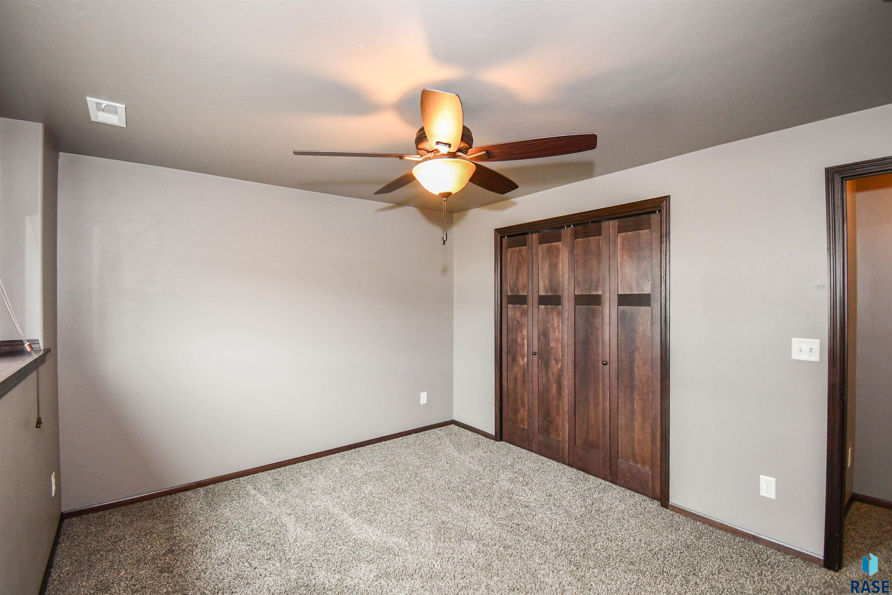 Sioux Falls, South Dakota 57110, United States, 4 Bedrooms Bedrooms, ,3 BathroomsBathrooms,Residential,Pending,101259