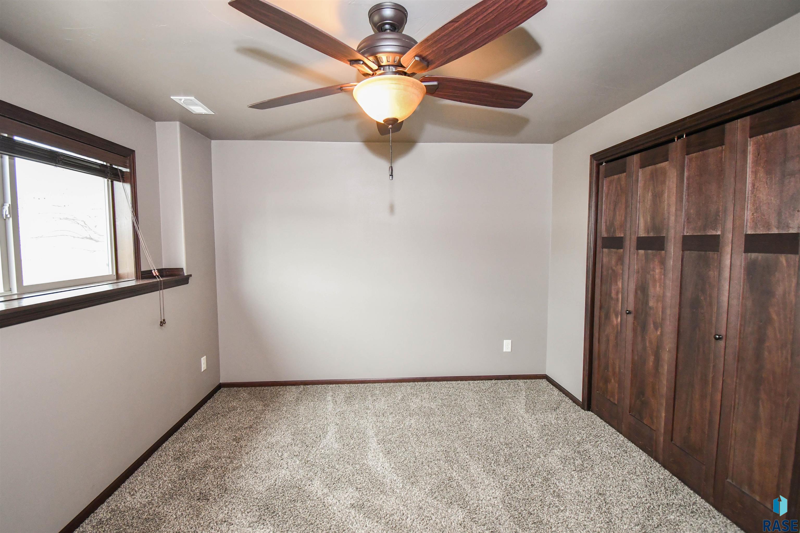 Sioux Falls, South Dakota 57110, United States, 4 Bedrooms Bedrooms, ,3 BathroomsBathrooms,Residential,Pending,101259