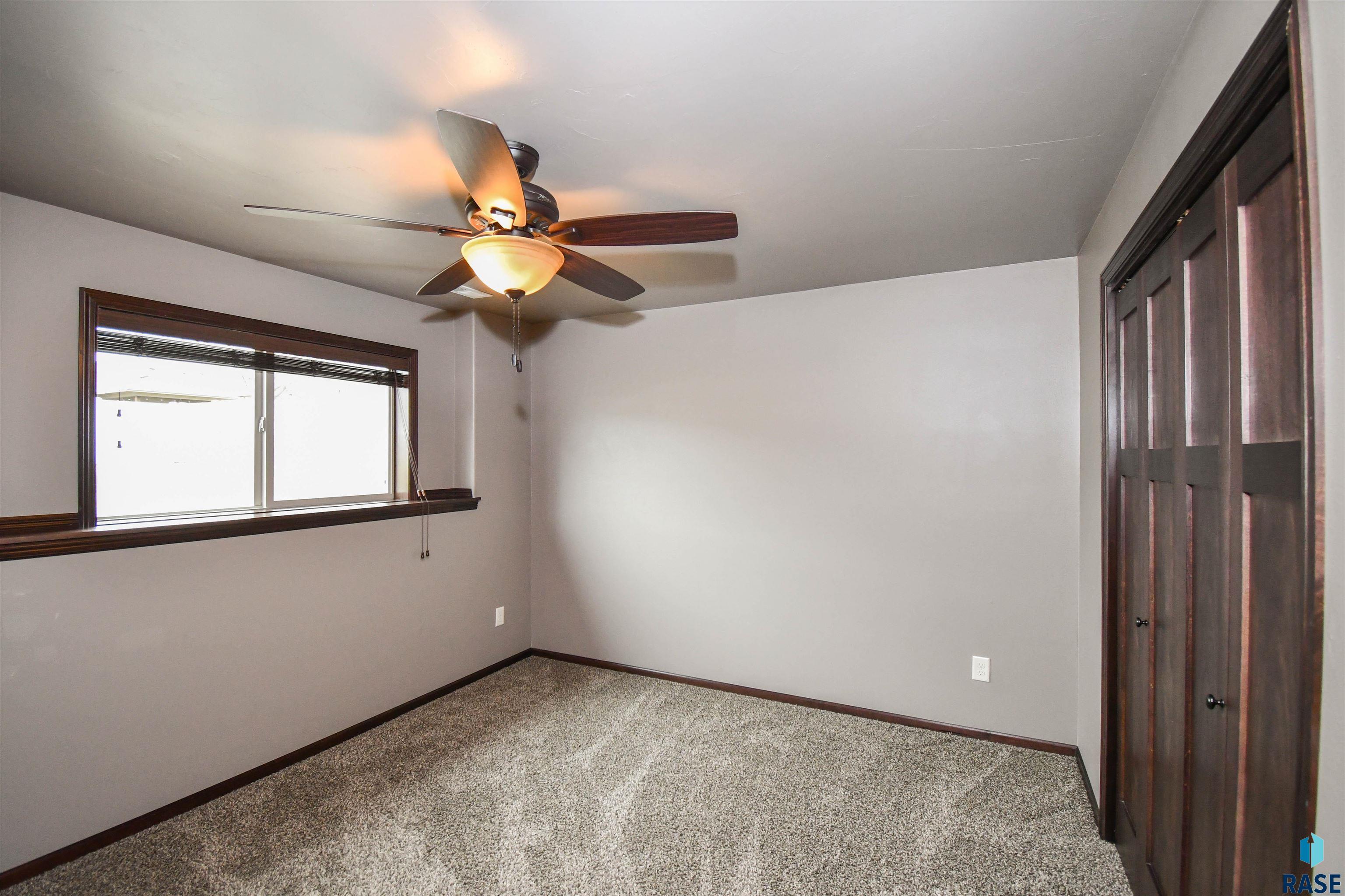 Sioux Falls, South Dakota 57110, United States, 4 Bedrooms Bedrooms, ,3 BathroomsBathrooms,Residential,Pending,101259