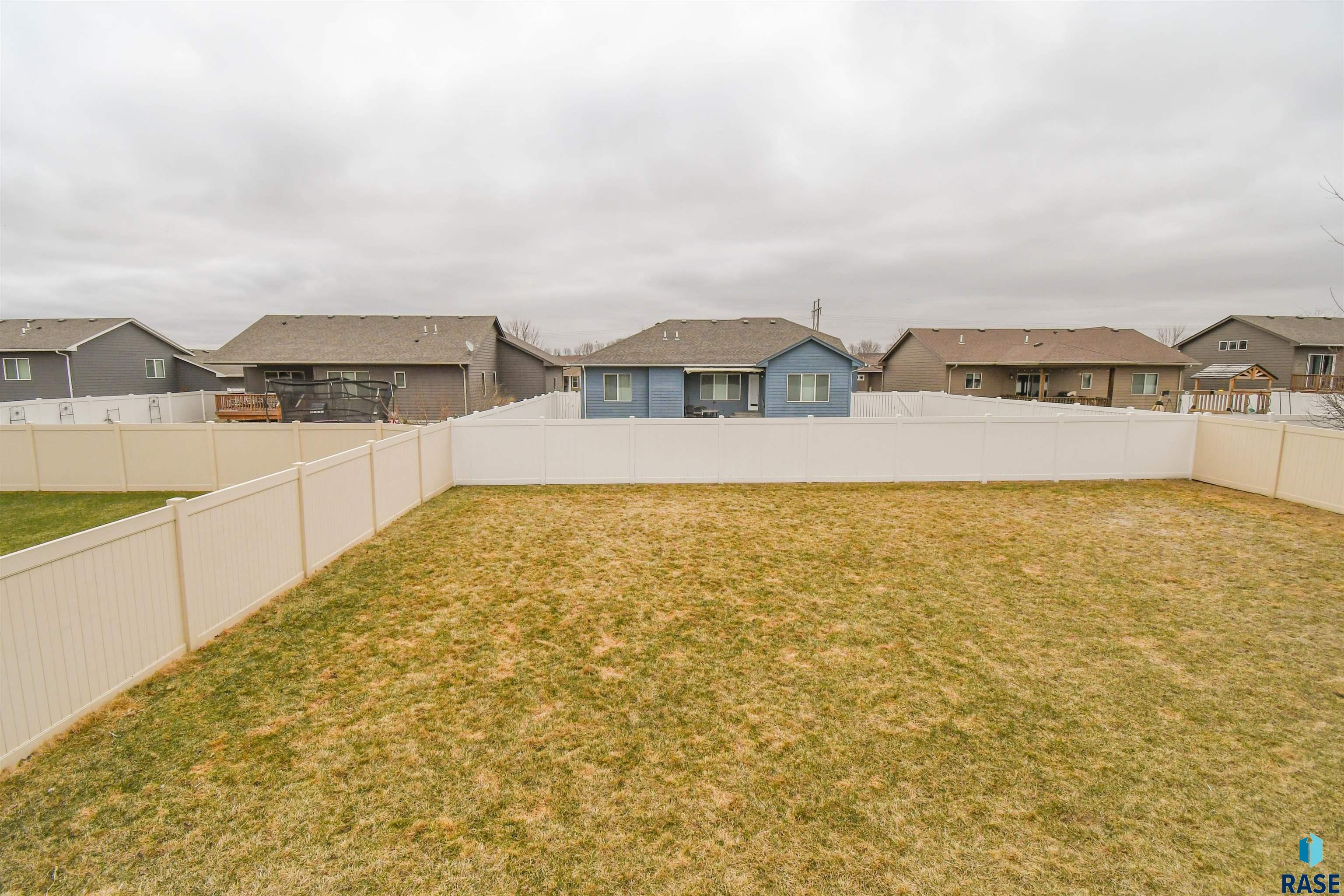 Sioux Falls, South Dakota 57110, United States, 4 Bedrooms Bedrooms, ,3 BathroomsBathrooms,Residential,Pending,101259