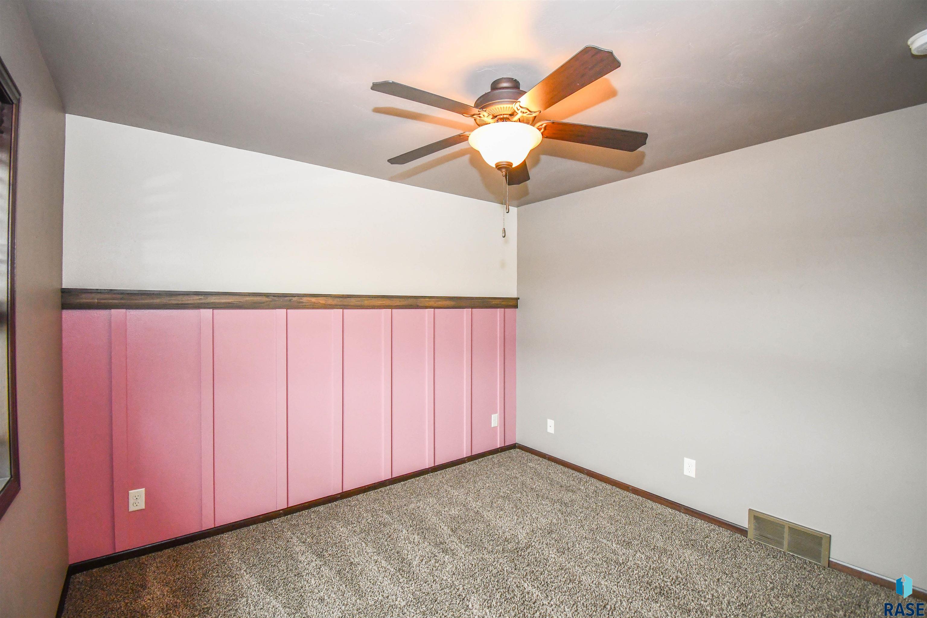 Sioux Falls, South Dakota 57110, United States, 4 Bedrooms Bedrooms, ,3 BathroomsBathrooms,Residential,Pending,101259