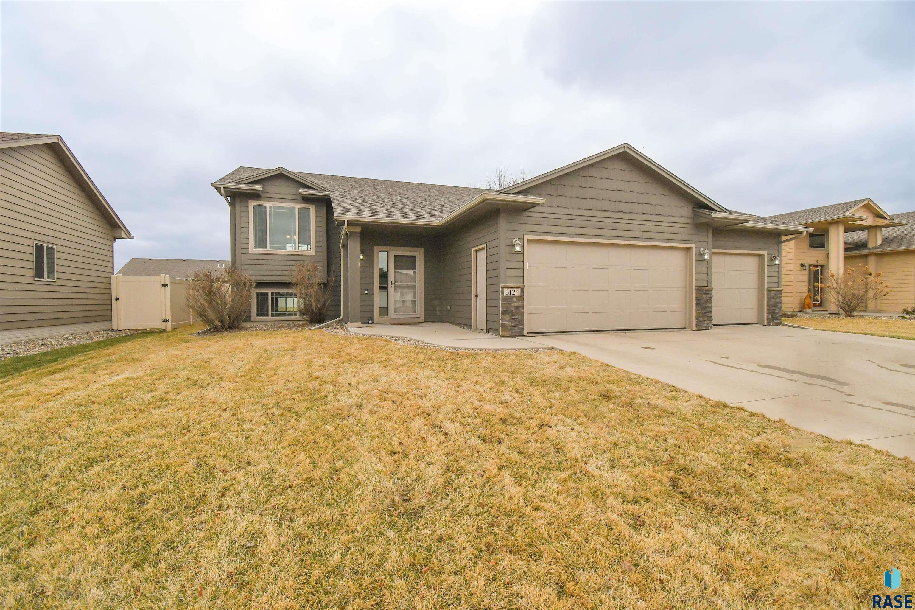 Sioux Falls, South Dakota 57110, United States, 4 Bedrooms Bedrooms, ,3 BathroomsBathrooms,Residential,Pending,101259