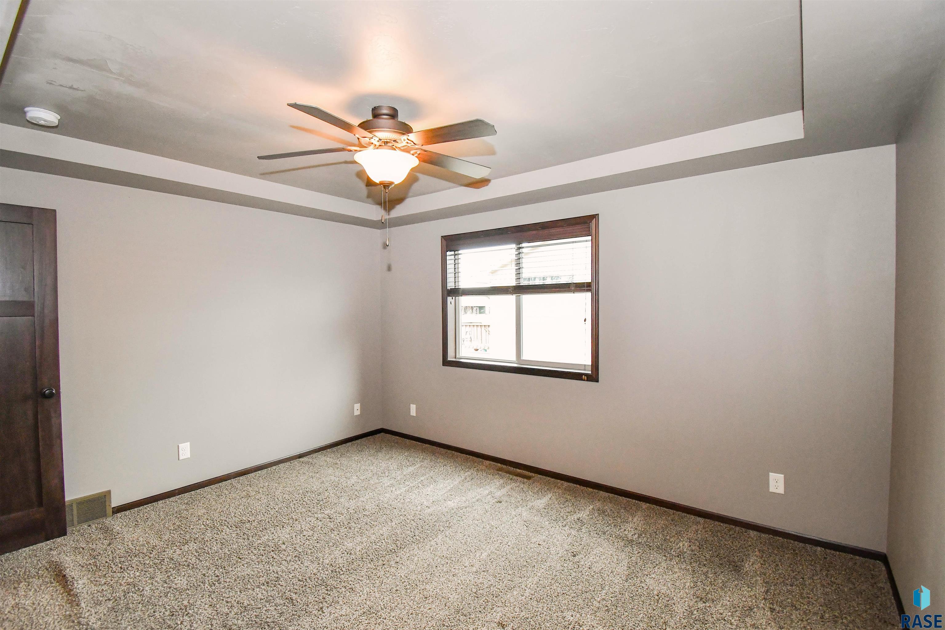 Sioux Falls, South Dakota 57110, United States, 4 Bedrooms Bedrooms, ,3 BathroomsBathrooms,Residential,Pending,101259