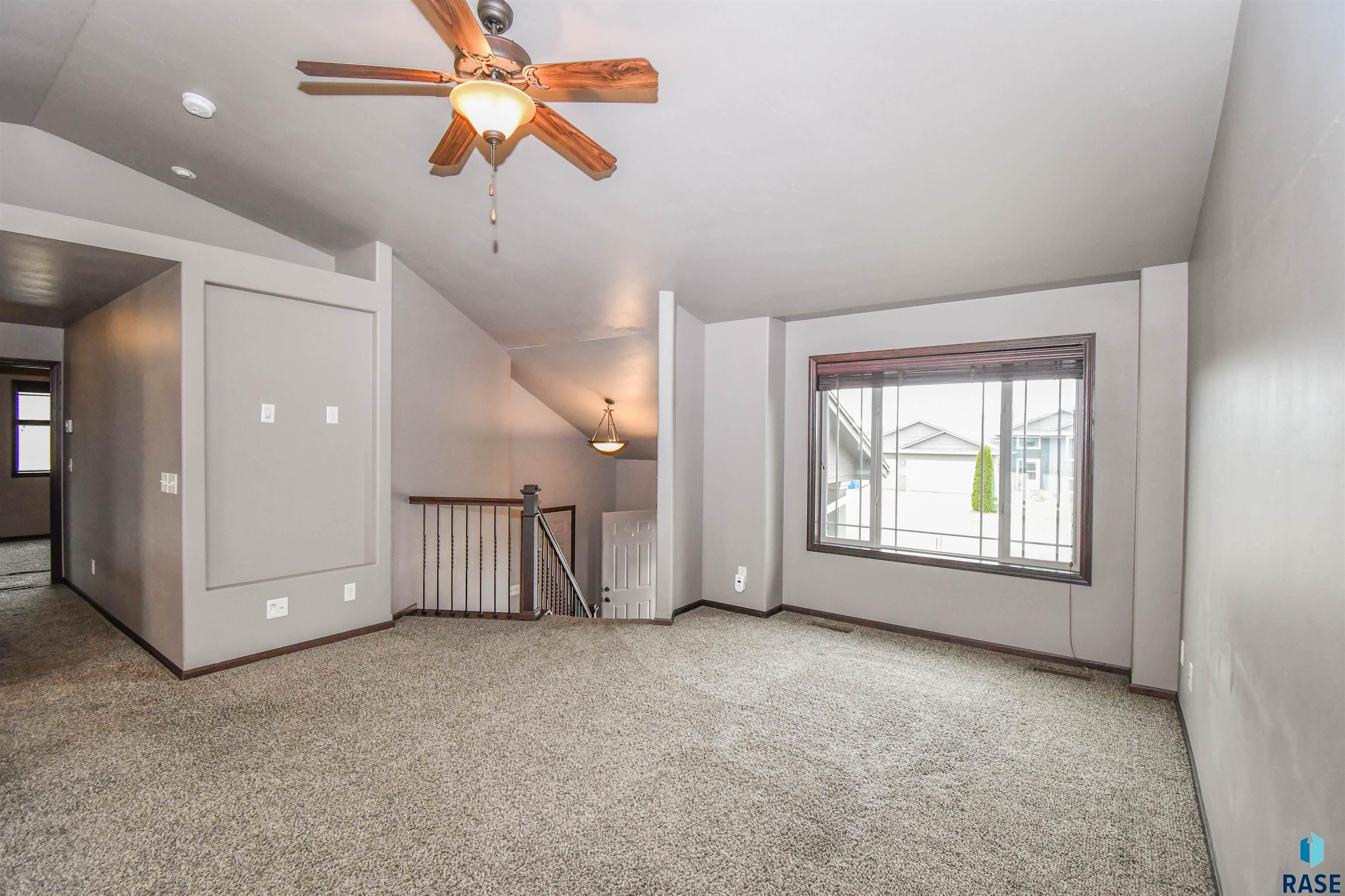 Sioux Falls, South Dakota 57110, United States, 4 Bedrooms Bedrooms, ,3 BathroomsBathrooms,Residential,Pending,101259