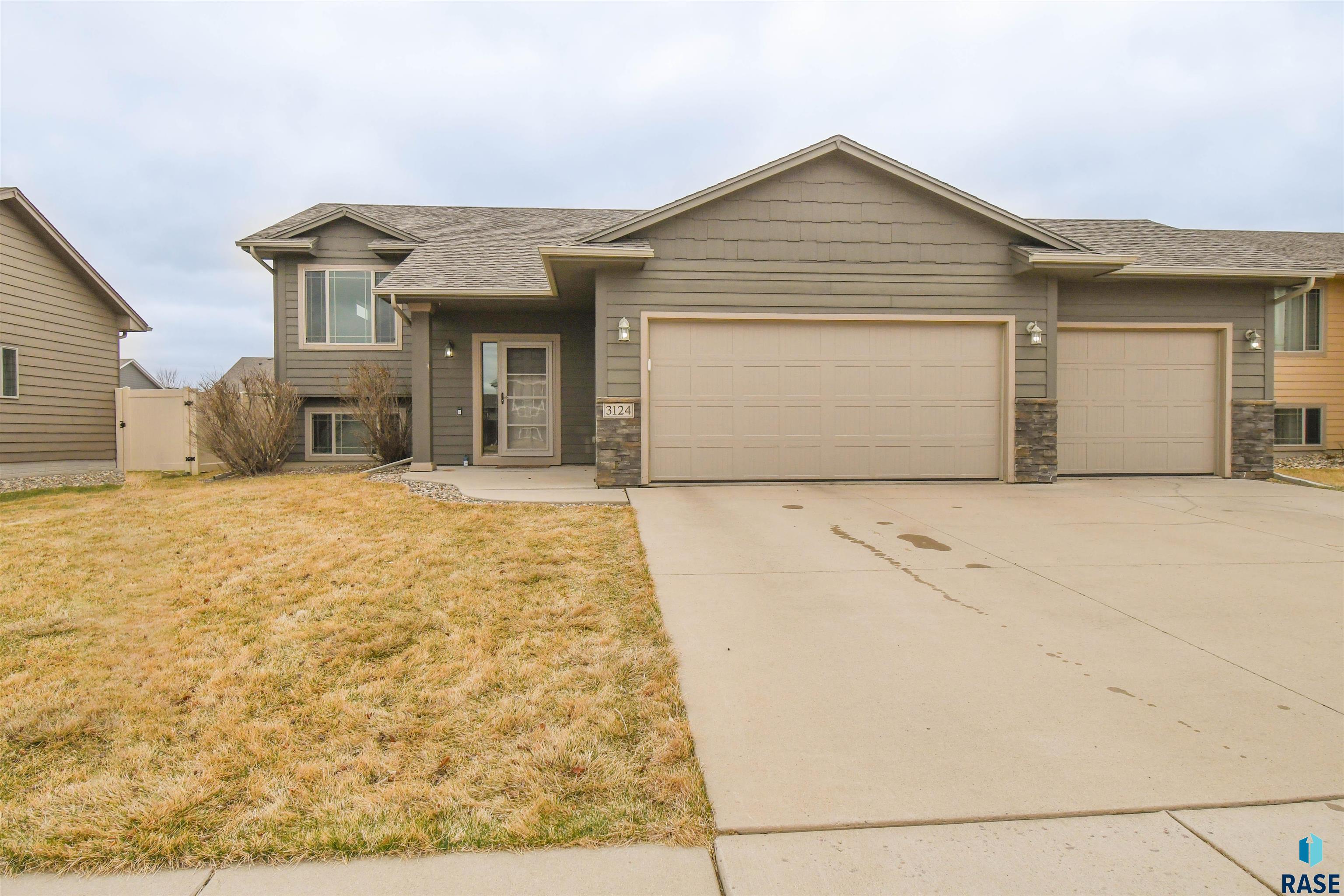 Sioux Falls, South Dakota 57110, United States, 4 Bedrooms Bedrooms, ,3 BathroomsBathrooms,Residential,Pending,101259