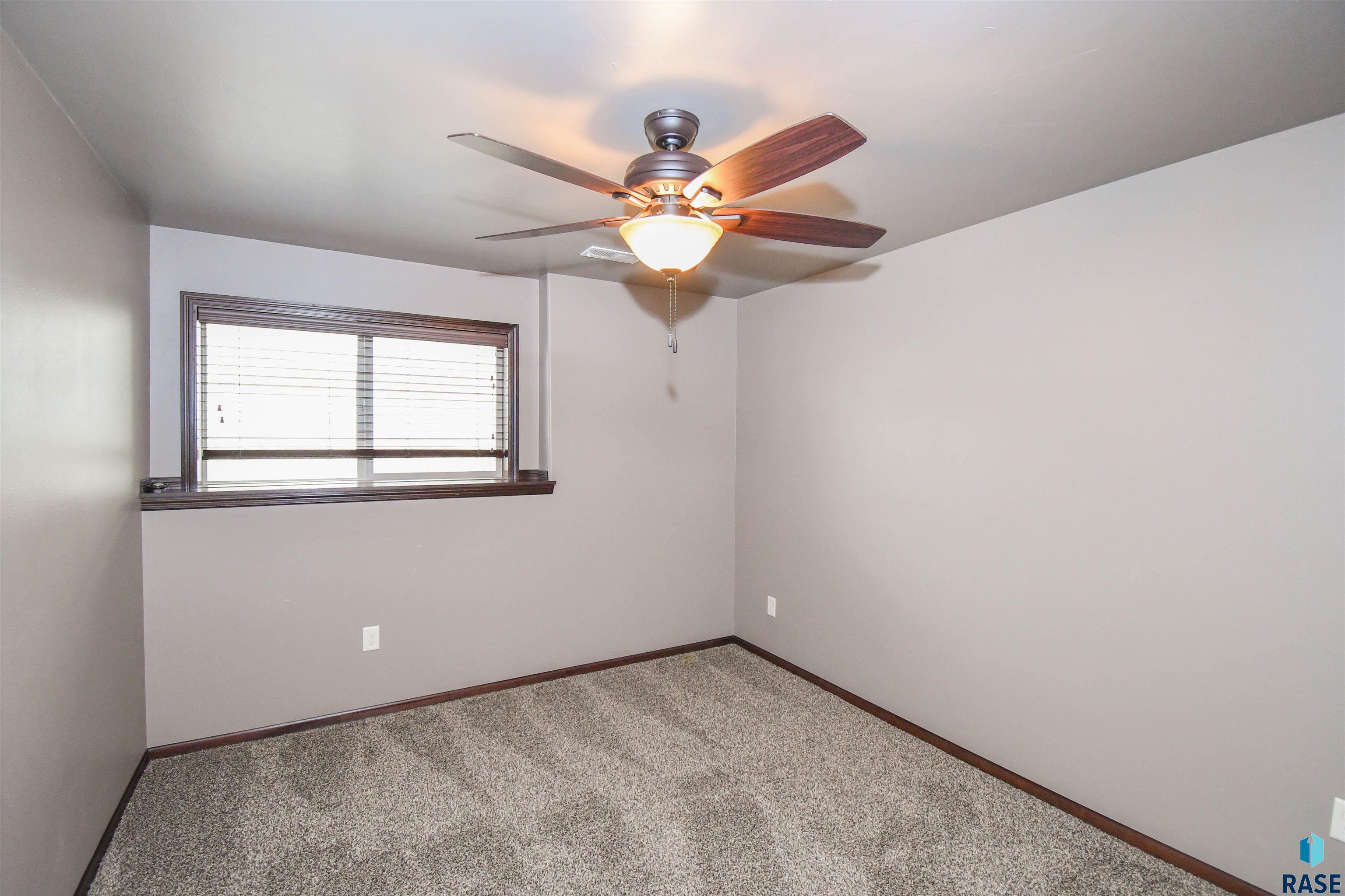 Sioux Falls, South Dakota 57110, United States, 4 Bedrooms Bedrooms, ,3 BathroomsBathrooms,Residential,Pending,101259