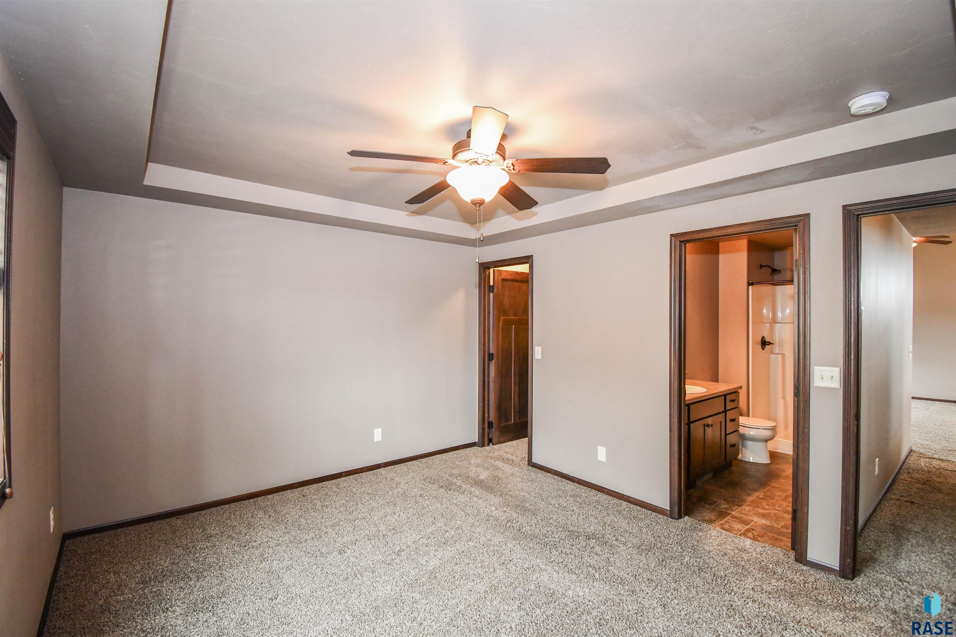 Sioux Falls, South Dakota 57110, United States, 4 Bedrooms Bedrooms, ,3 BathroomsBathrooms,Residential,Pending,101259