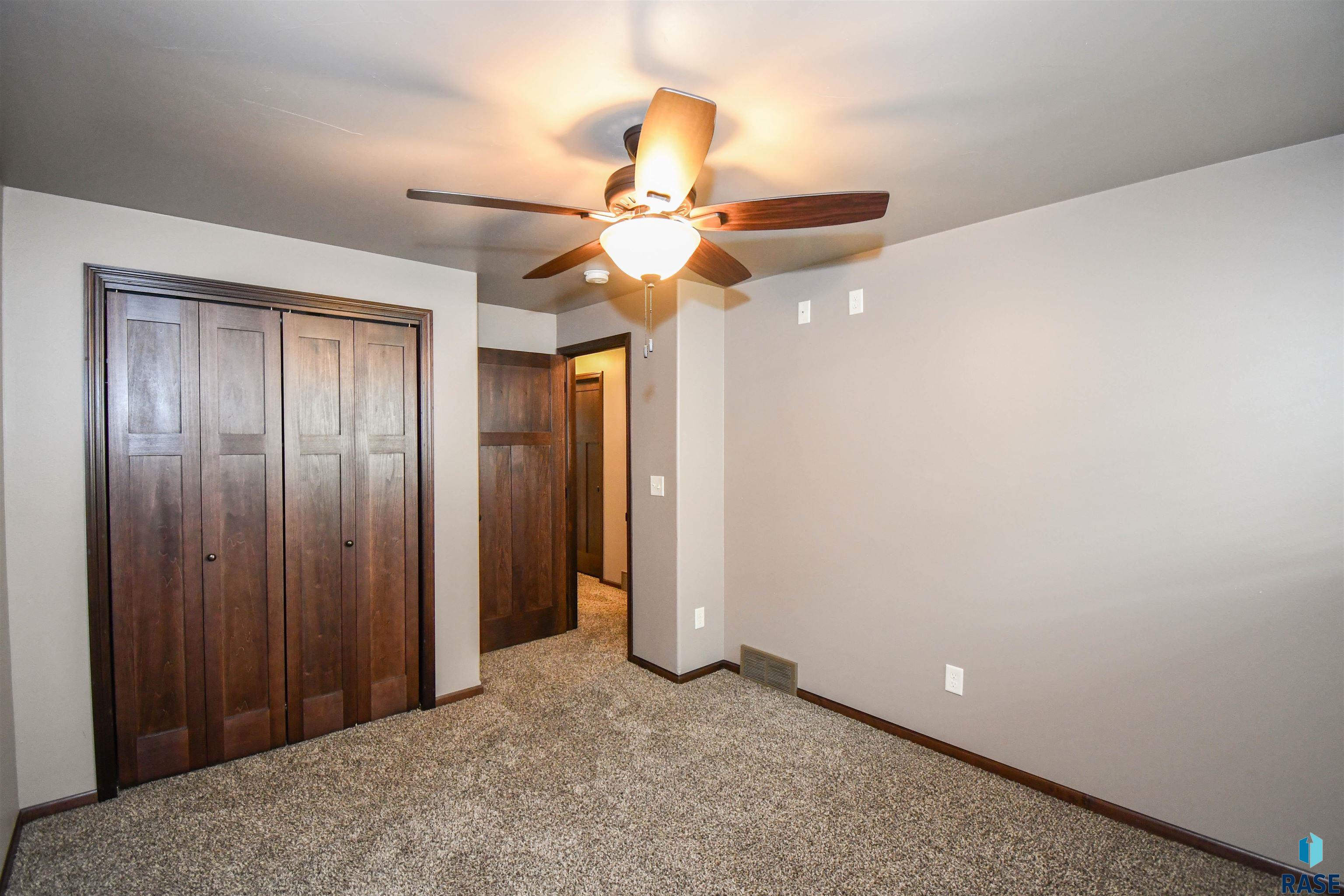 Sioux Falls, South Dakota 57110, United States, 4 Bedrooms Bedrooms, ,3 BathroomsBathrooms,Residential,Pending,101259