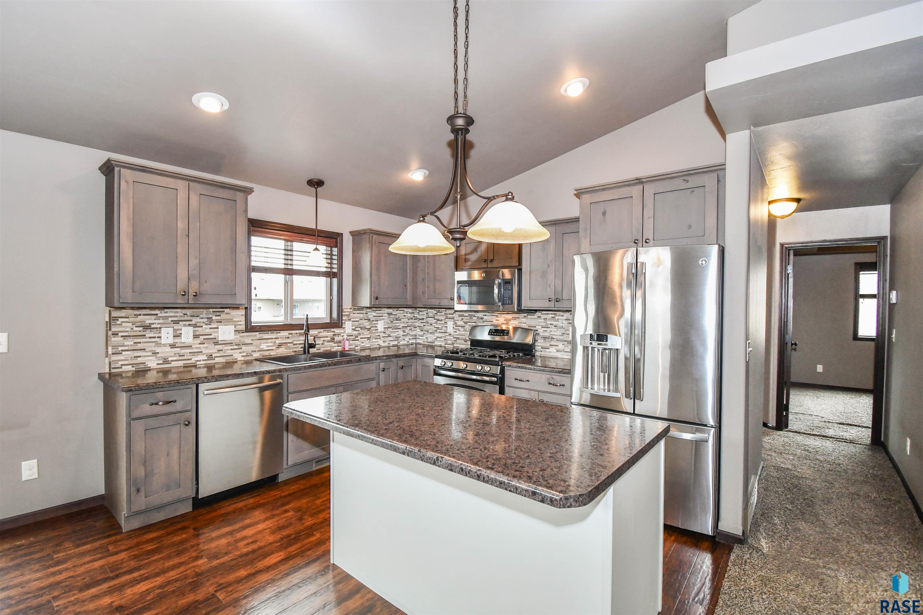 Sioux Falls, South Dakota 57110, United States, 4 Bedrooms Bedrooms, ,3 BathroomsBathrooms,Residential,Pending,101259