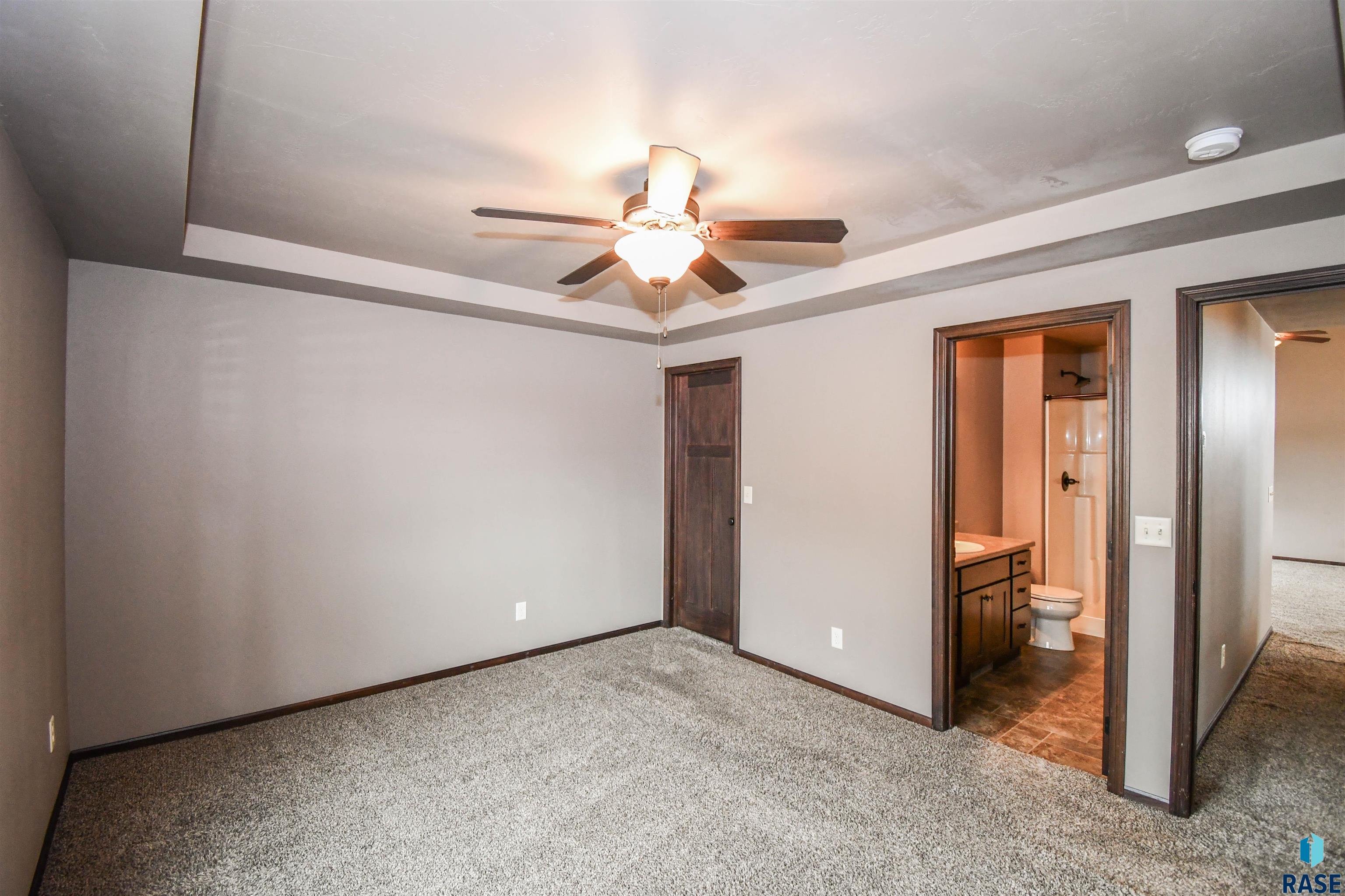 Sioux Falls, South Dakota 57110, United States, 4 Bedrooms Bedrooms, ,3 BathroomsBathrooms,Residential,Pending,101259